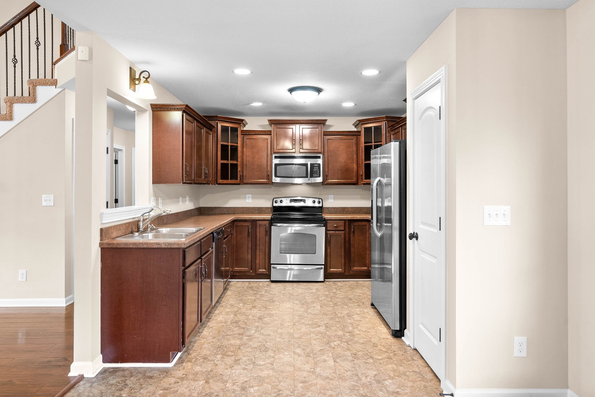 Clarksville, Tennessee 37042, United States, 3 Bedrooms Bedrooms, ,3 BathroomsBathrooms,Residential,Active,5193