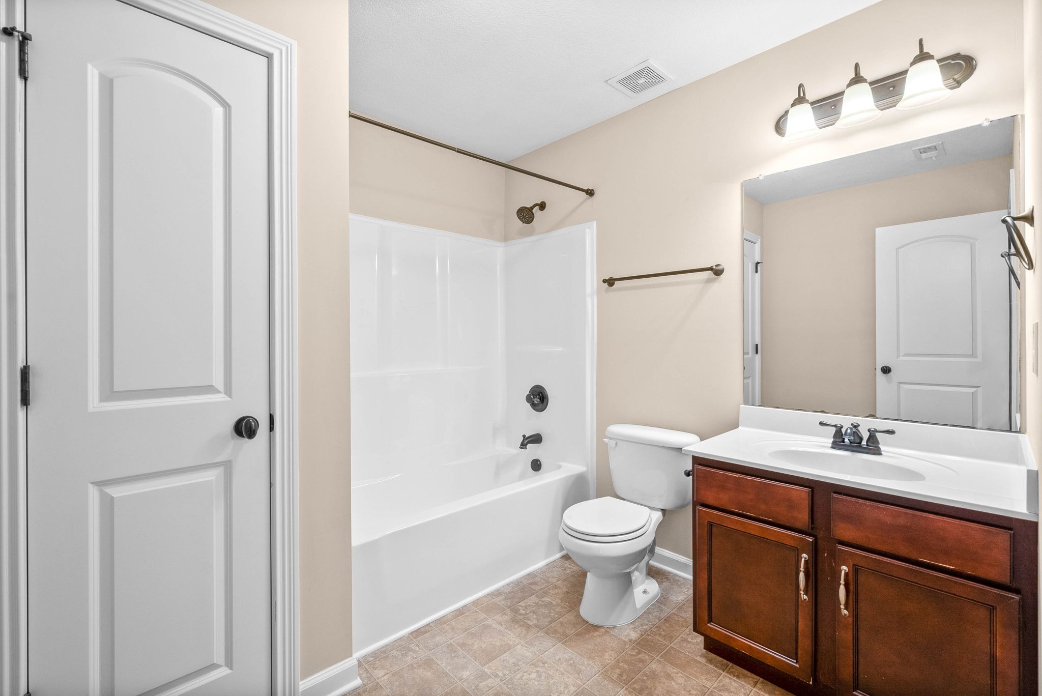 Clarksville, Tennessee 37042, United States, 3 Bedrooms Bedrooms, ,3 BathroomsBathrooms,Residential,Active,5193