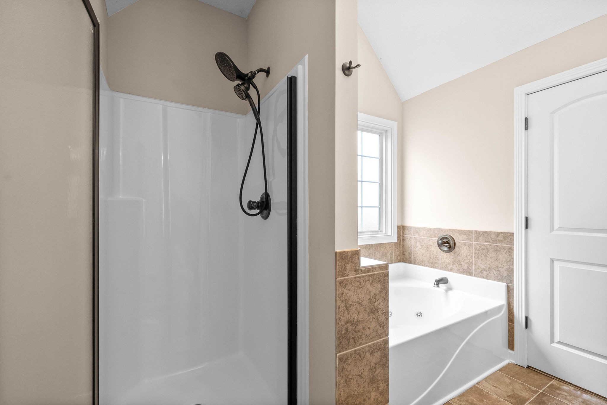Clarksville, Tennessee 37042, United States, 3 Bedrooms Bedrooms, ,3 BathroomsBathrooms,Residential,Active,5193