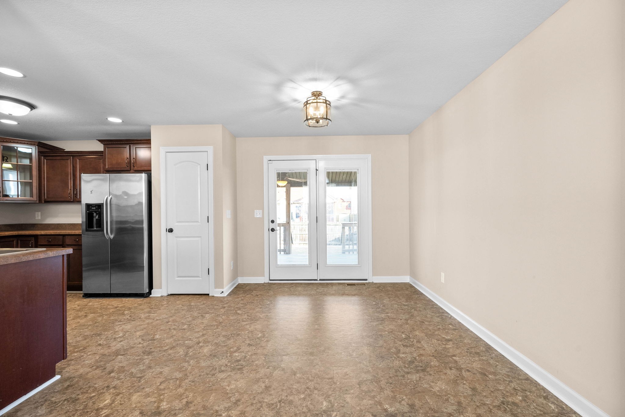 Clarksville, Tennessee 37042, United States, 3 Bedrooms Bedrooms, ,3 BathroomsBathrooms,Residential,Active,5193