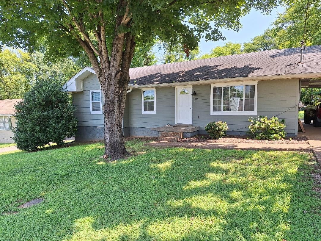 3.0-bed rental at 909 Oak Vale