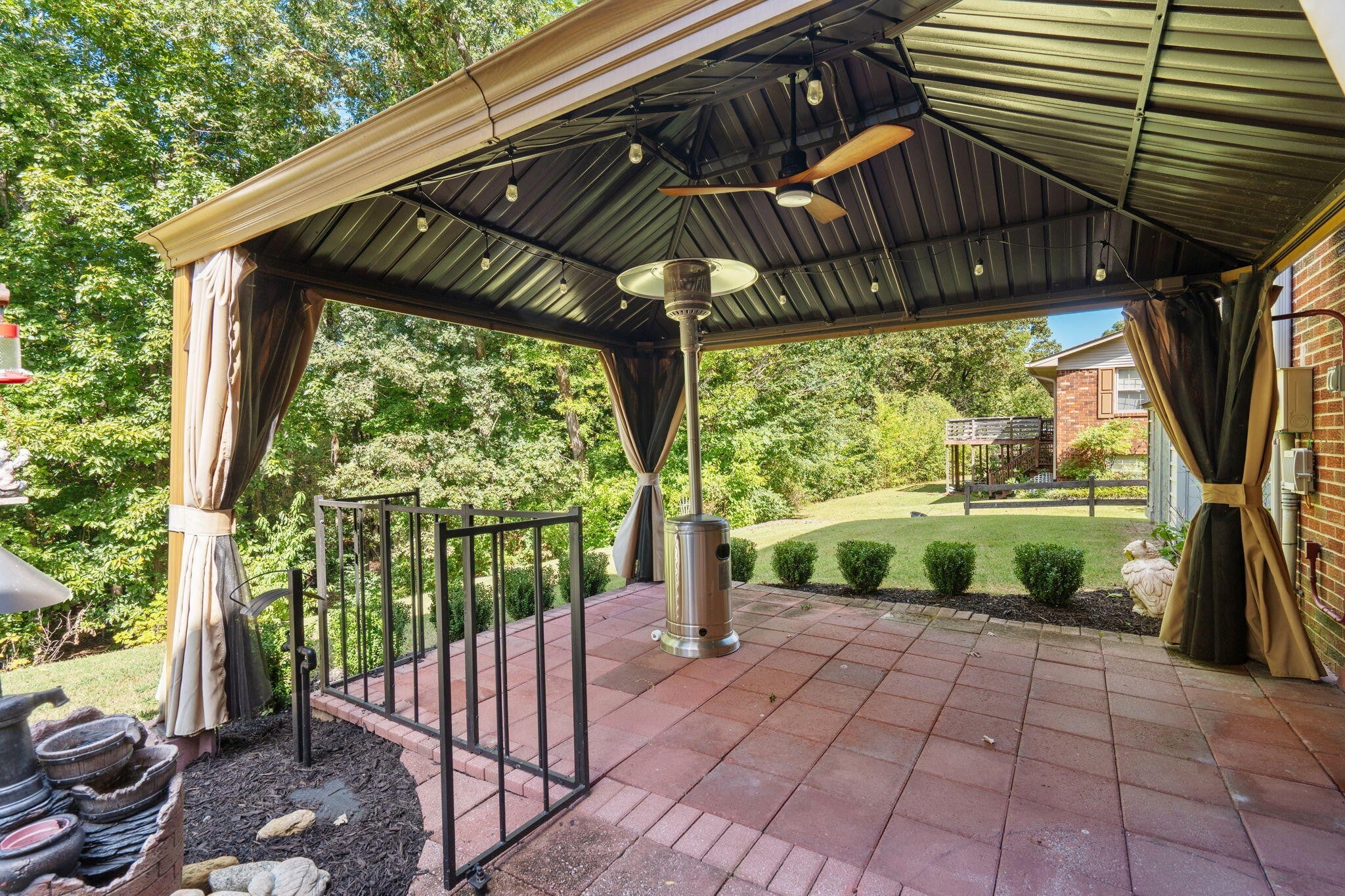 3607 Crestwood Drive NW
