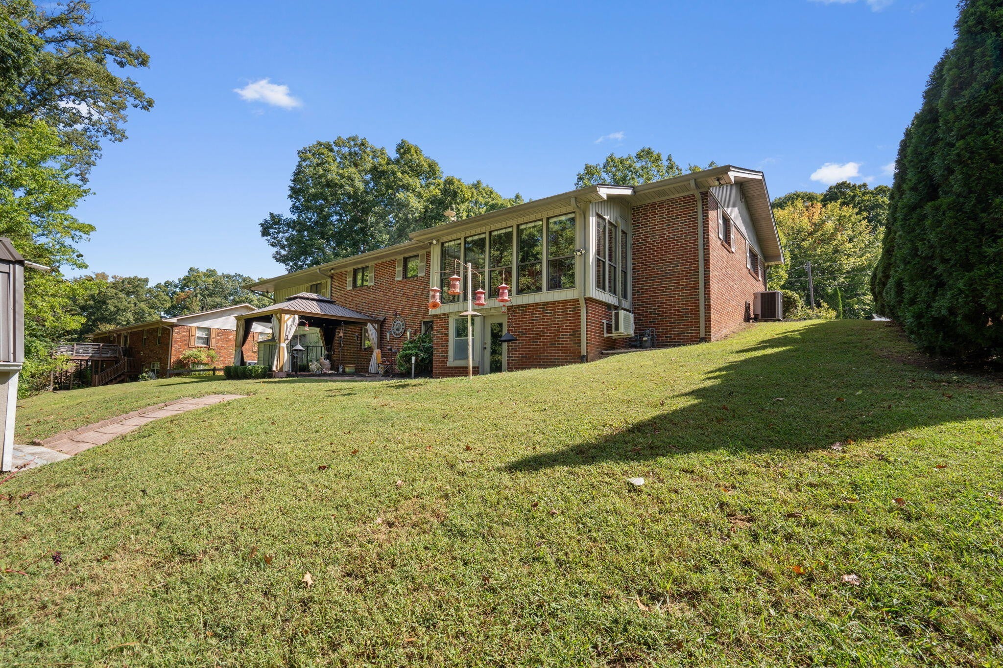 3607 Crestwood Drive NW