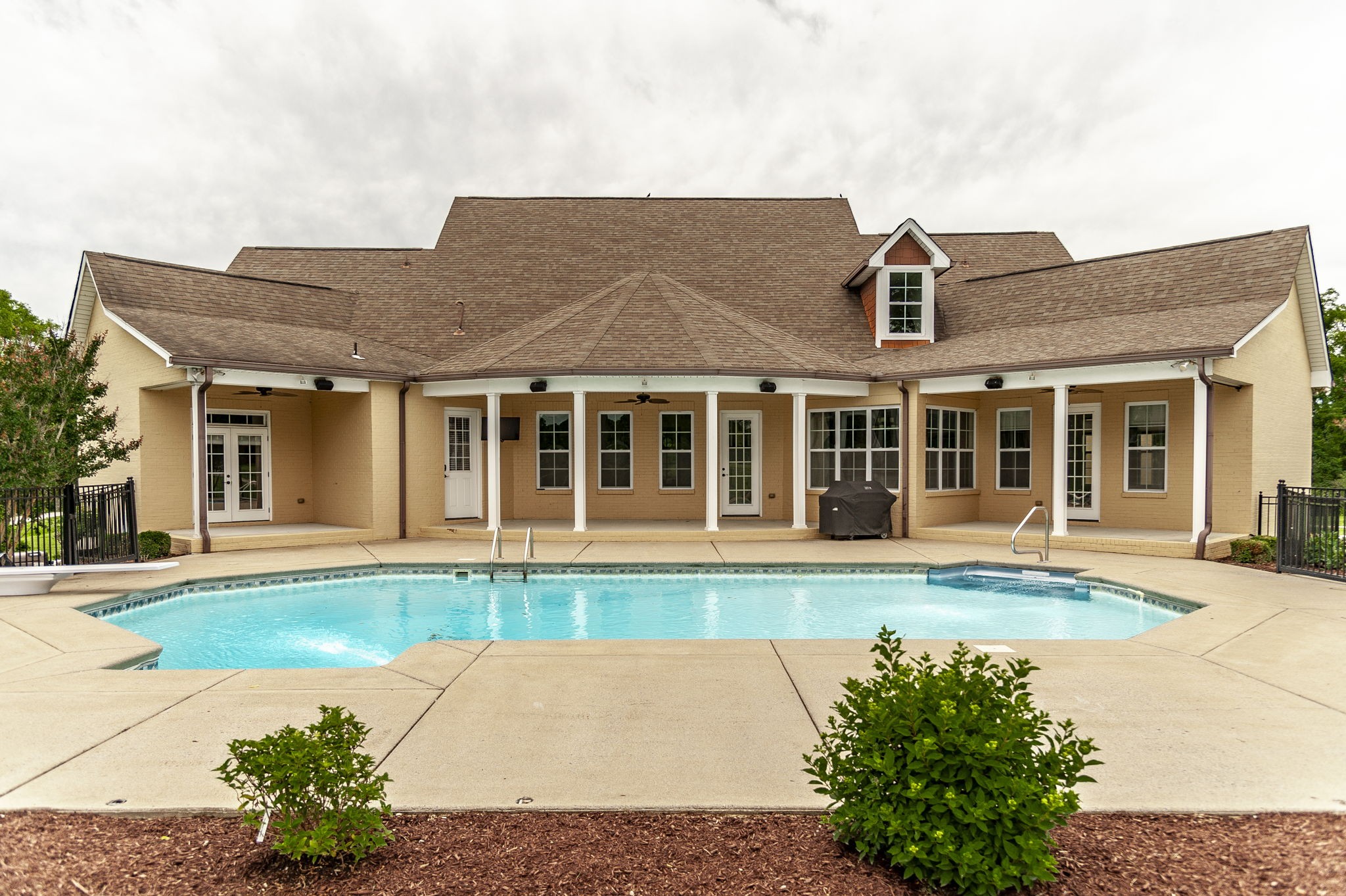 835 Douglas Bend Rd