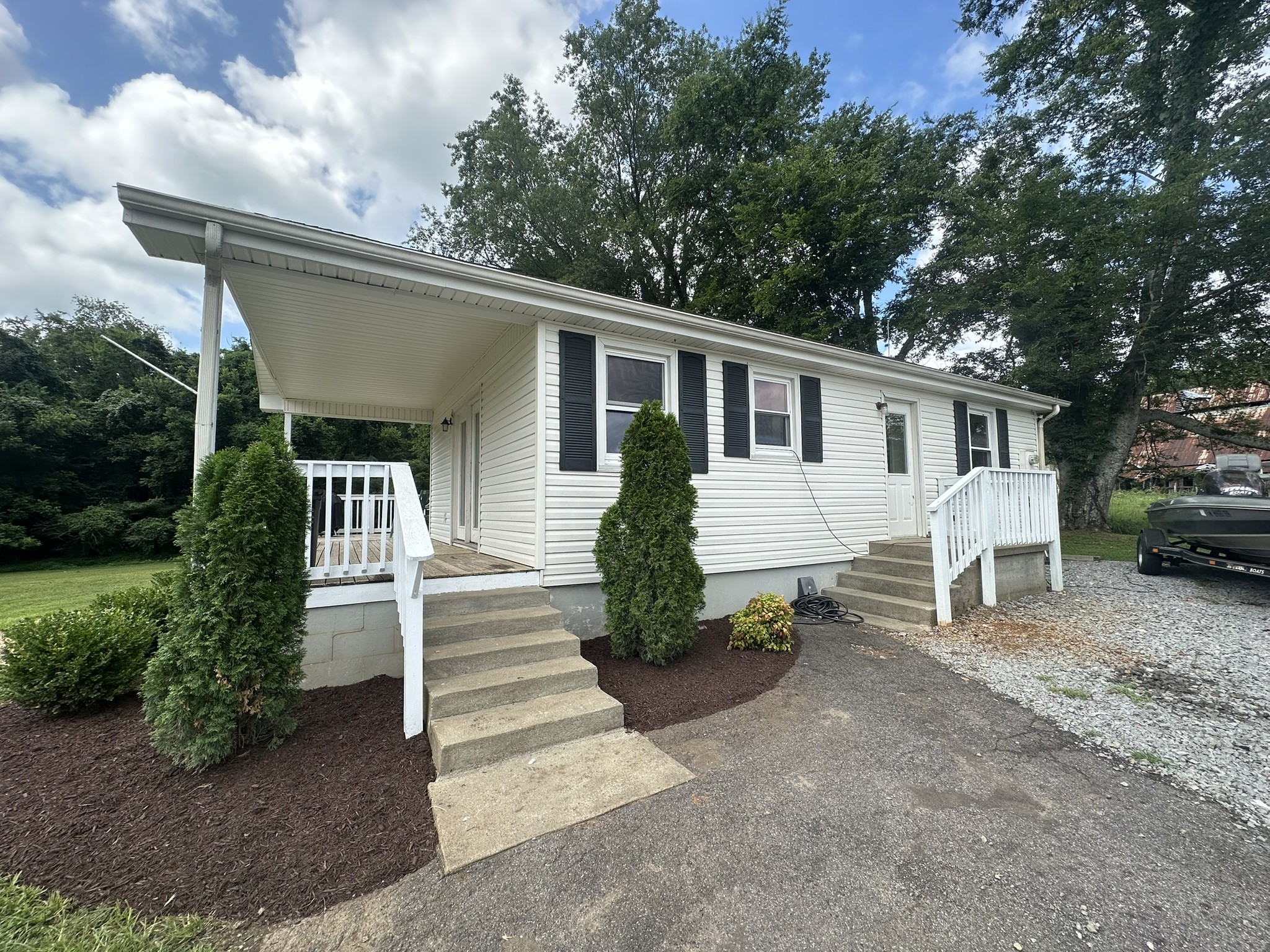 2039 W Jefferson Pike