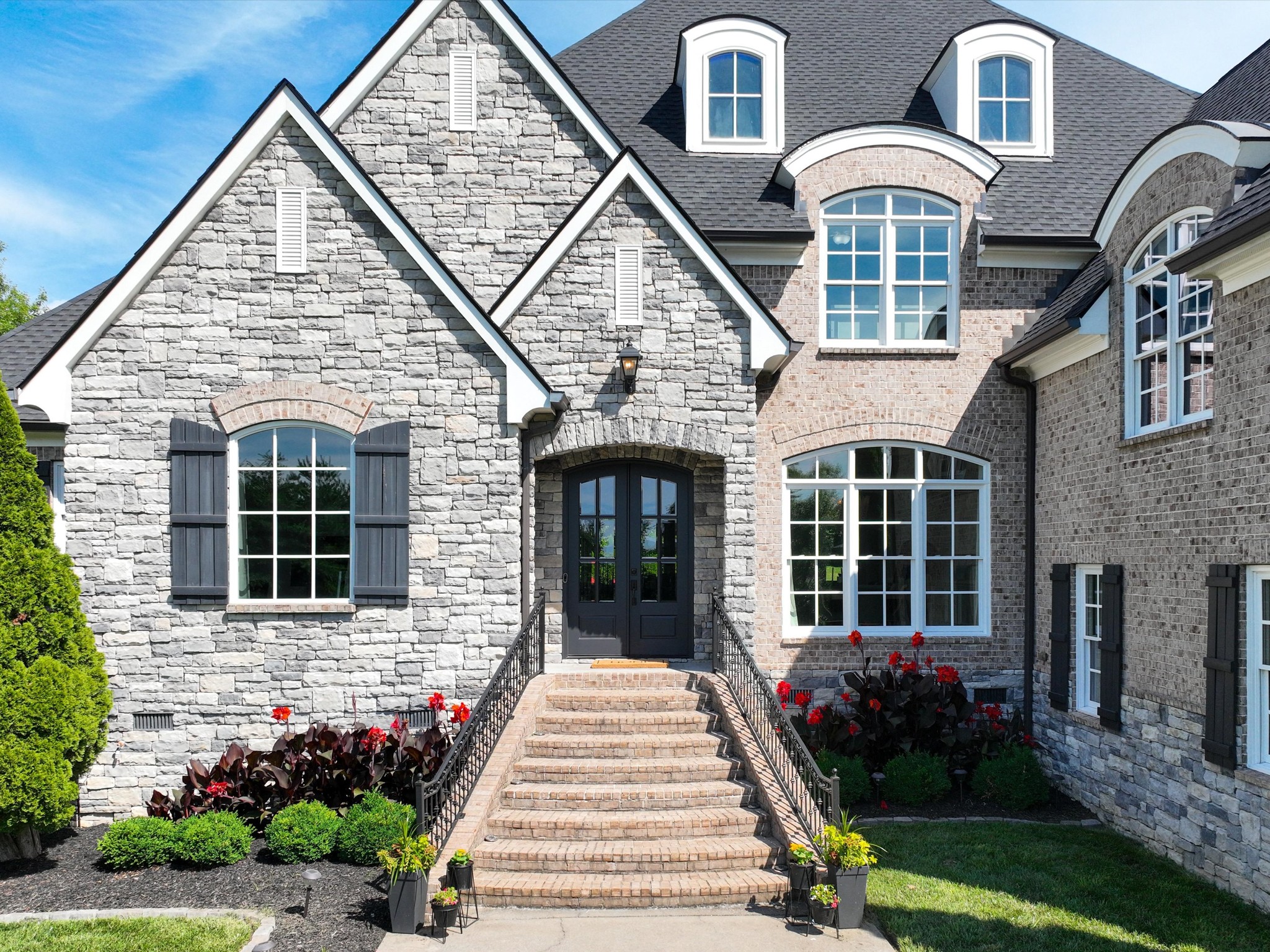2505 Grey Cliff Ct
