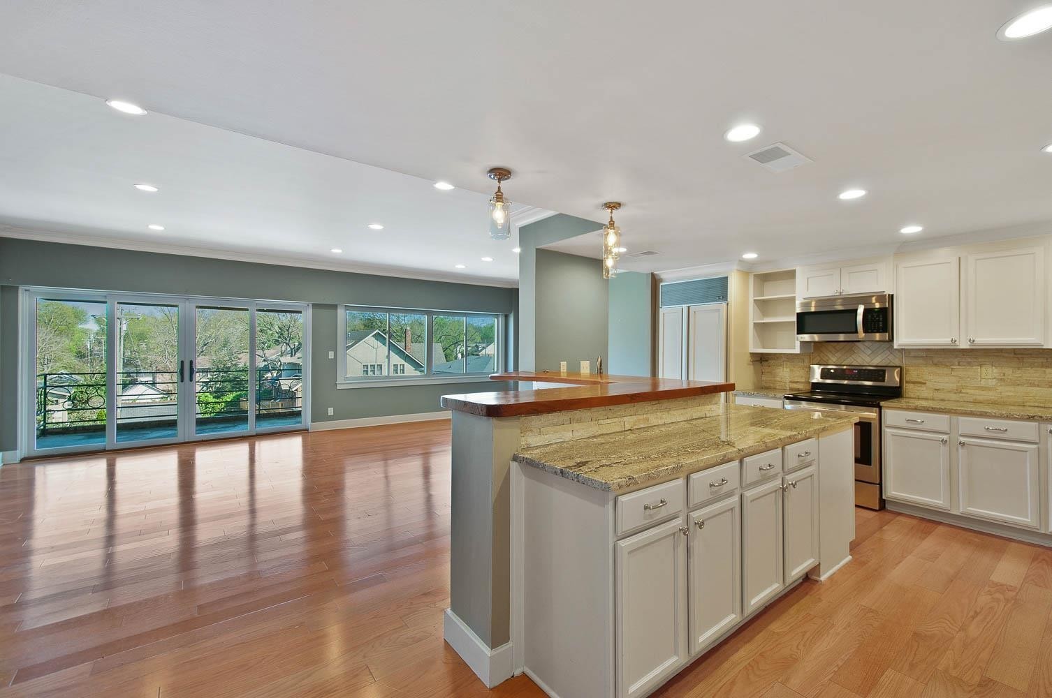 4200 West End Ave 402