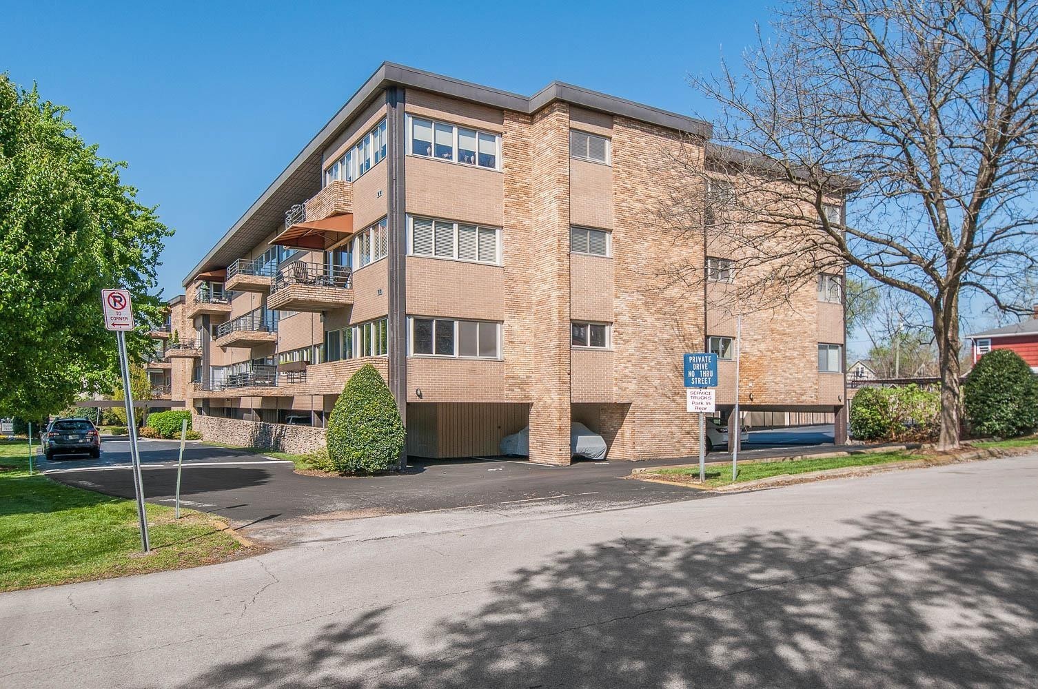 4200 West End Ave 402