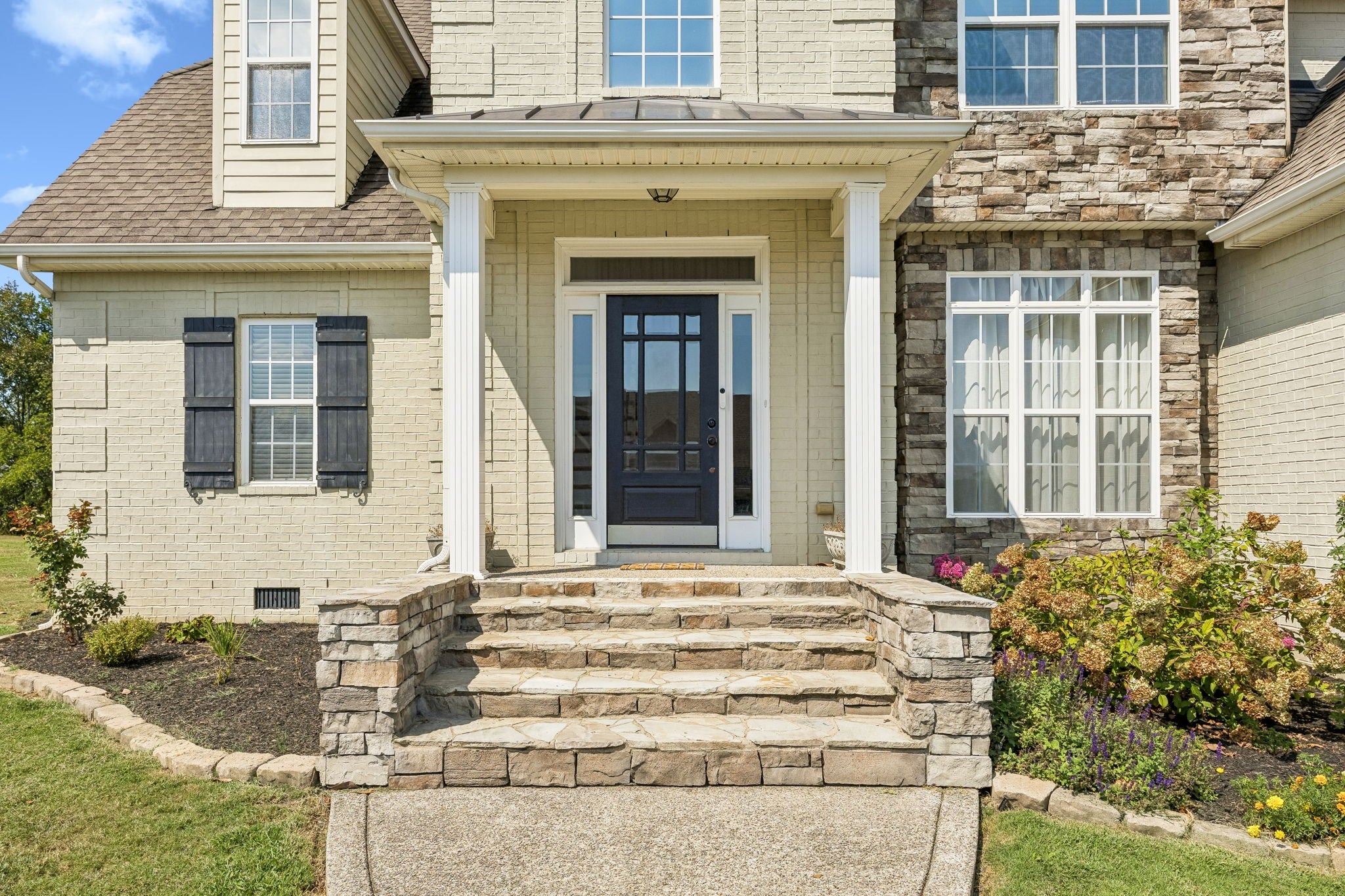 320 Creekside Dr