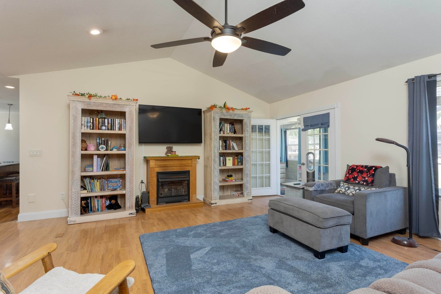 123 Pine Ridge Dr