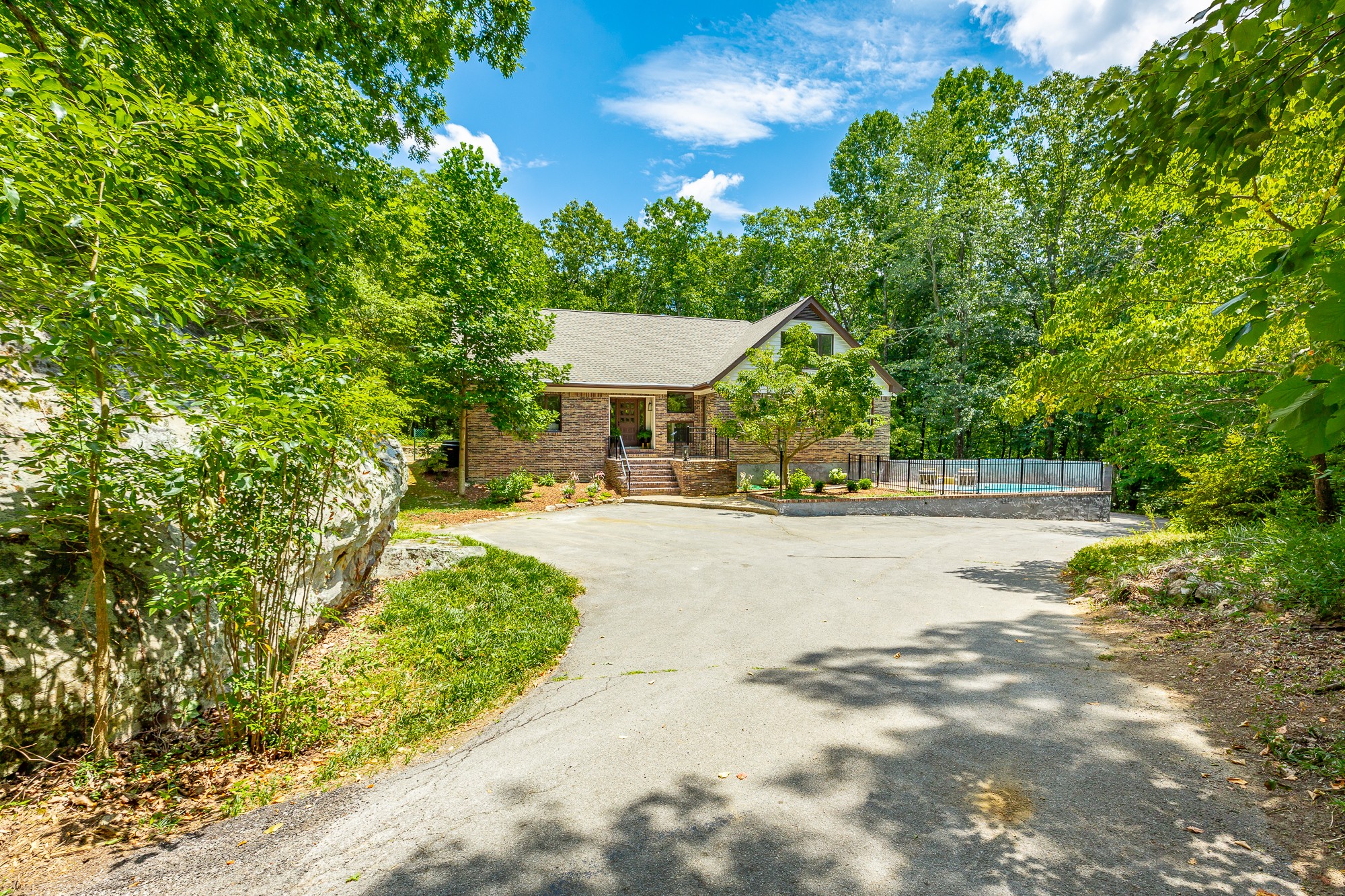 View Signal Mountain, TN 37377 house