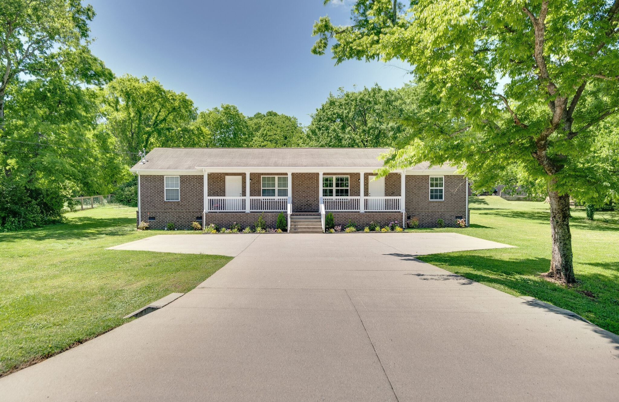 Nashville, Tennessee 37217, United States, 3 Bedrooms Bedrooms, ,1 BathroomBathrooms,Residential,Pending,95869