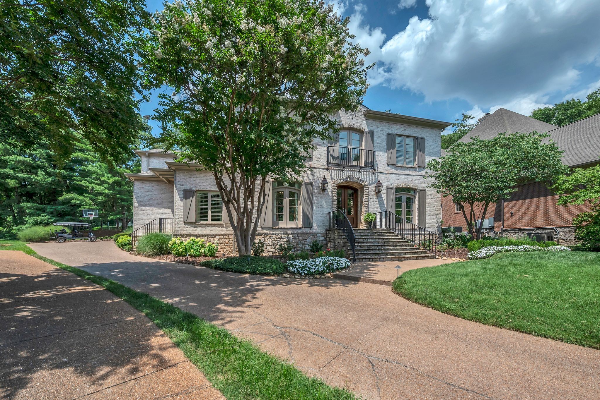 208 Belclaire Pl