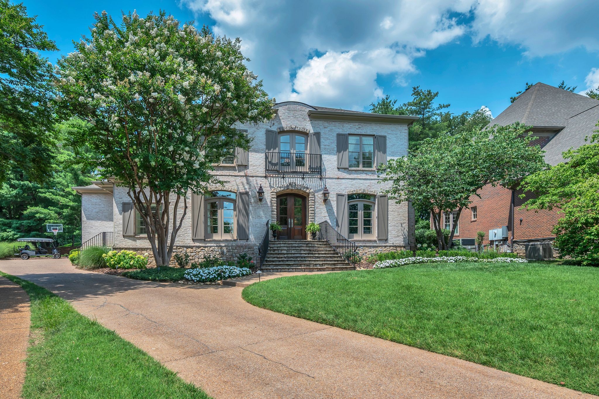 208 Belclaire Pl