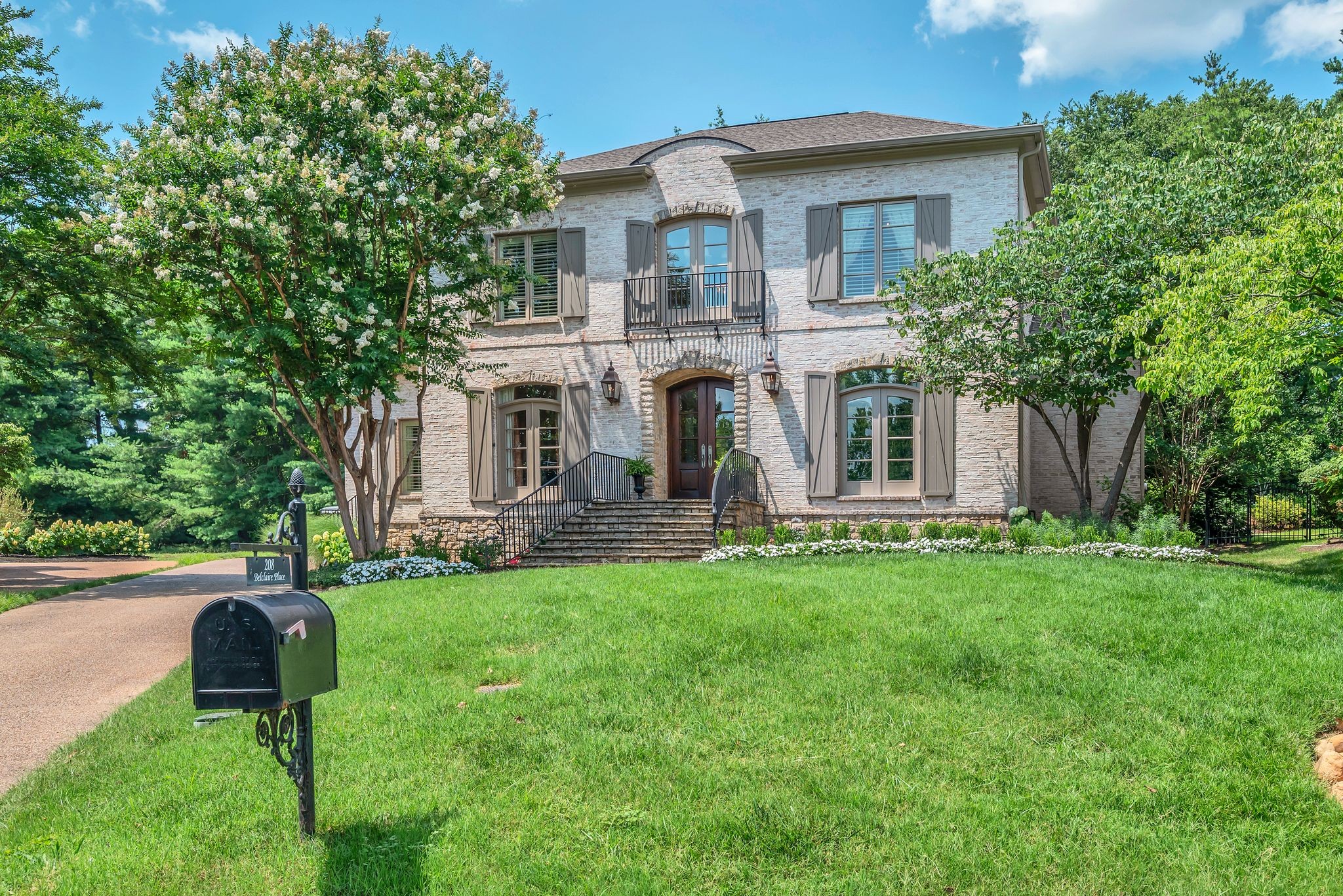 208 Belclaire Pl