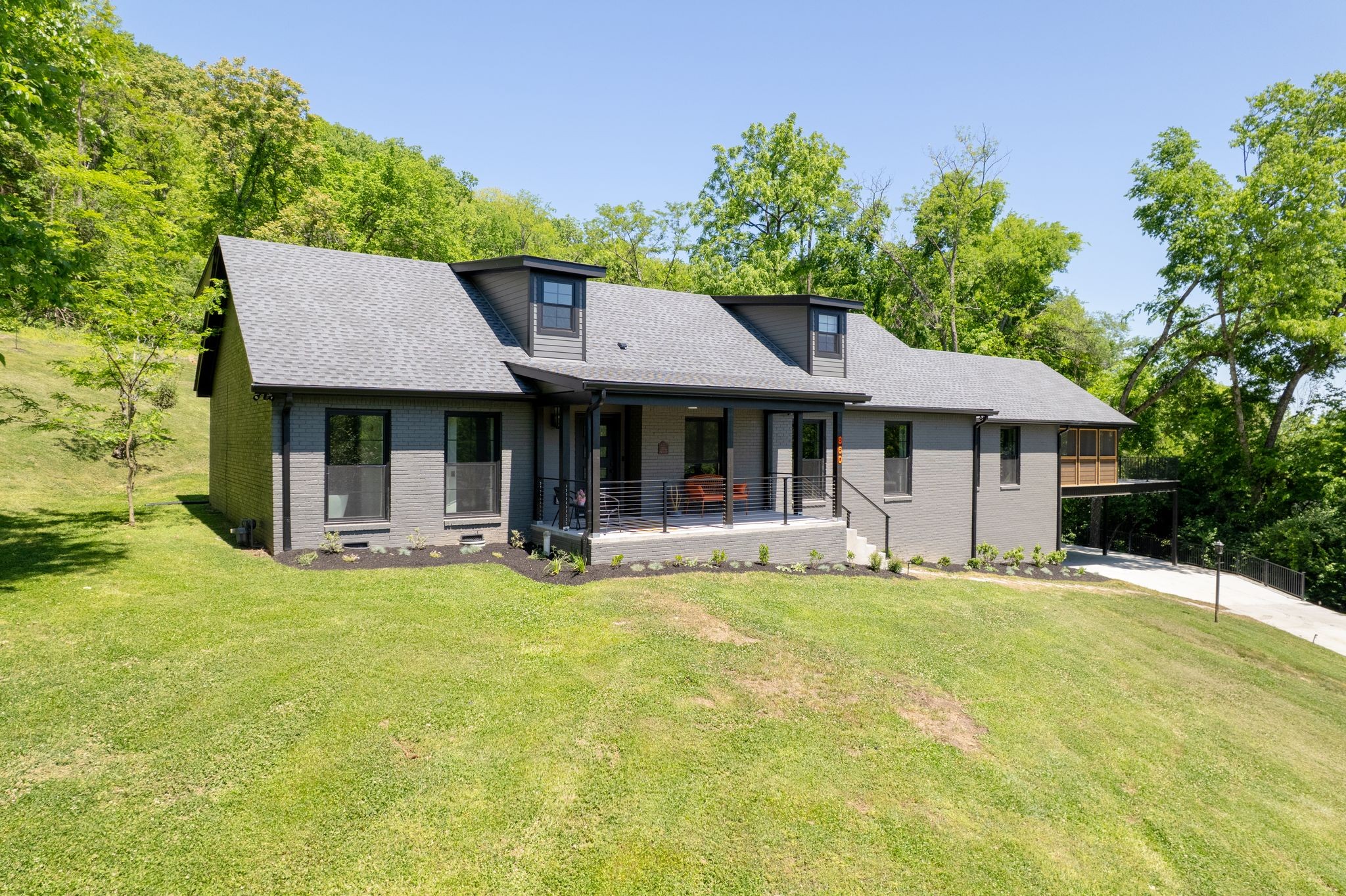 860 Lakemont Dr