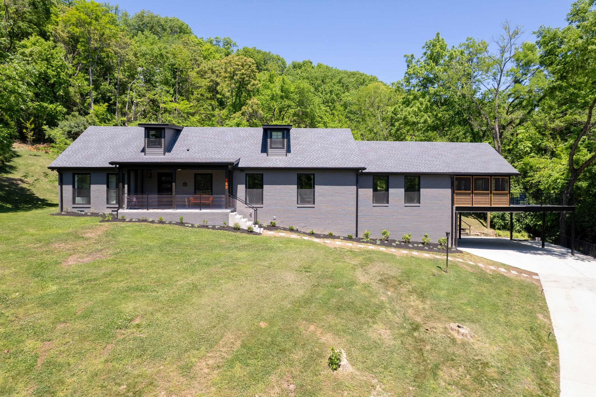 860 Lakemont Dr