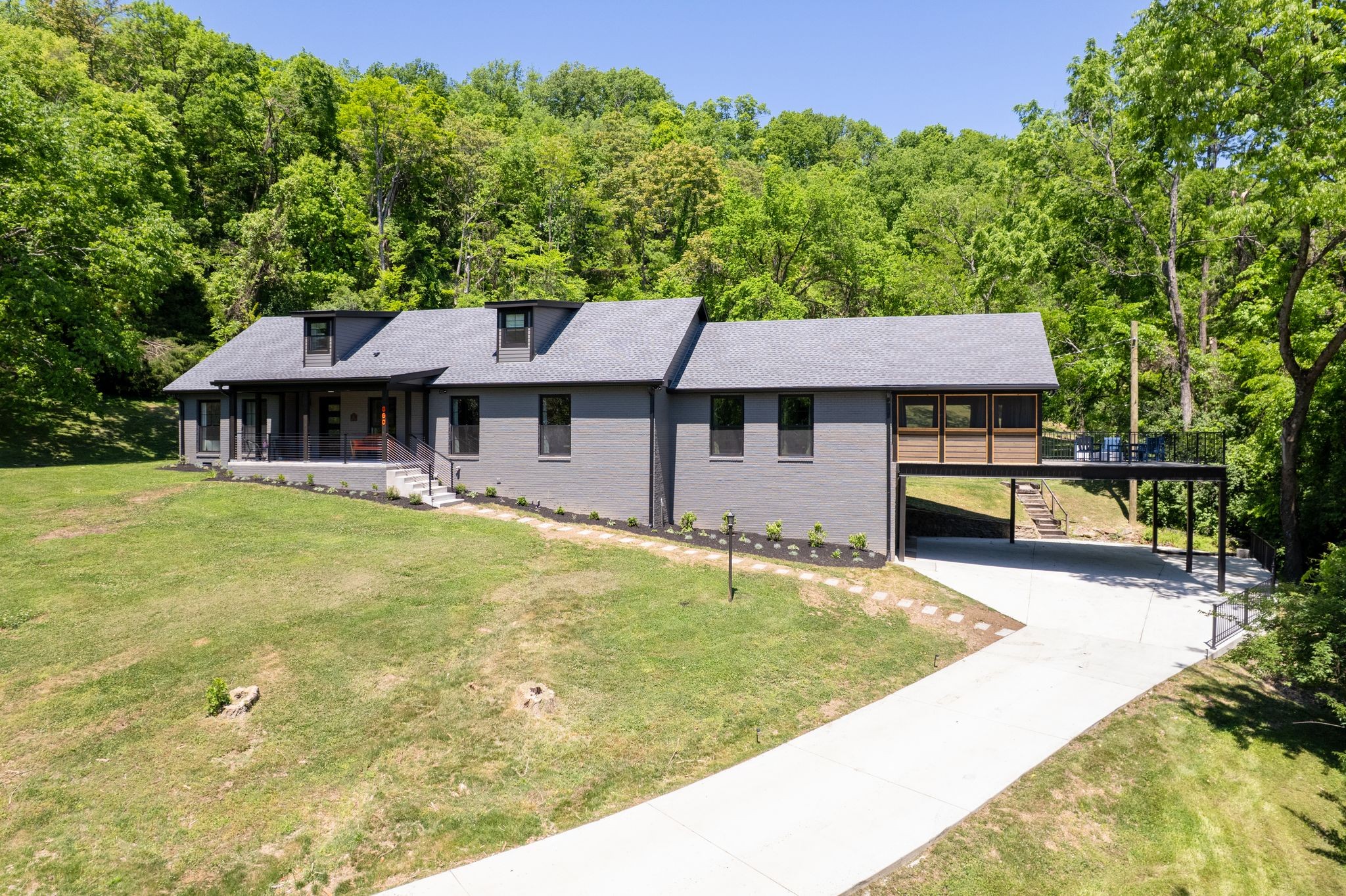 860 Lakemont Dr