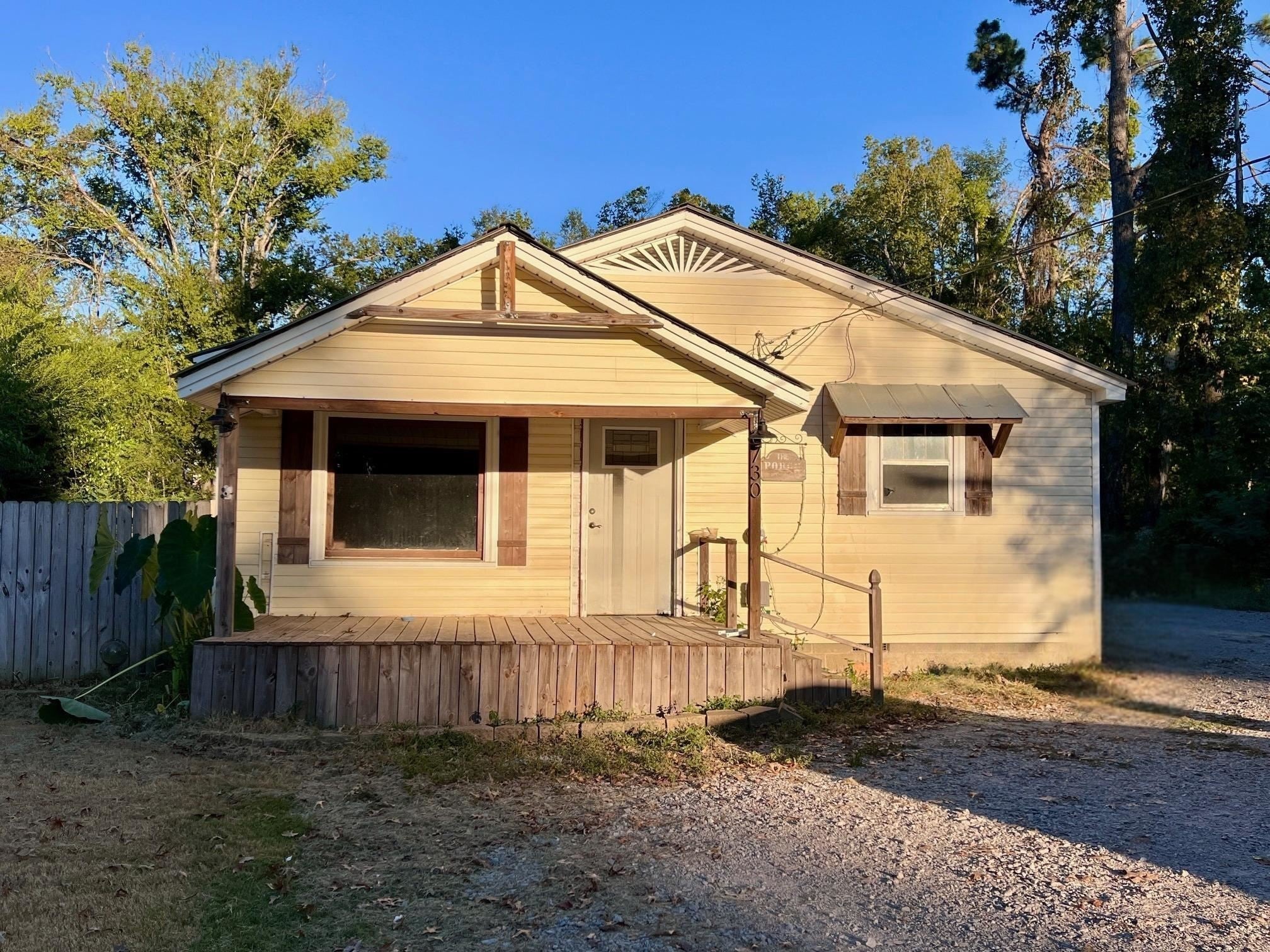 730 CRAVENS DR