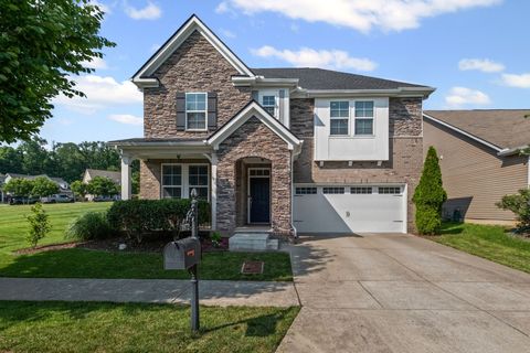 1872 Stonewater Dr Hermitage TN 37076