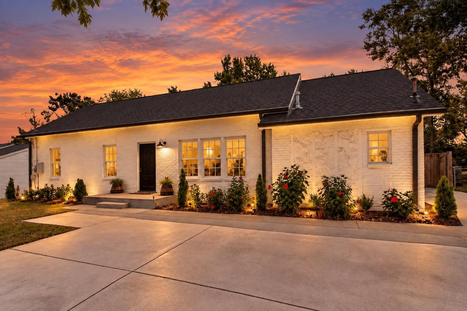 5-bed listing at 541 Harding Pl, Nashville