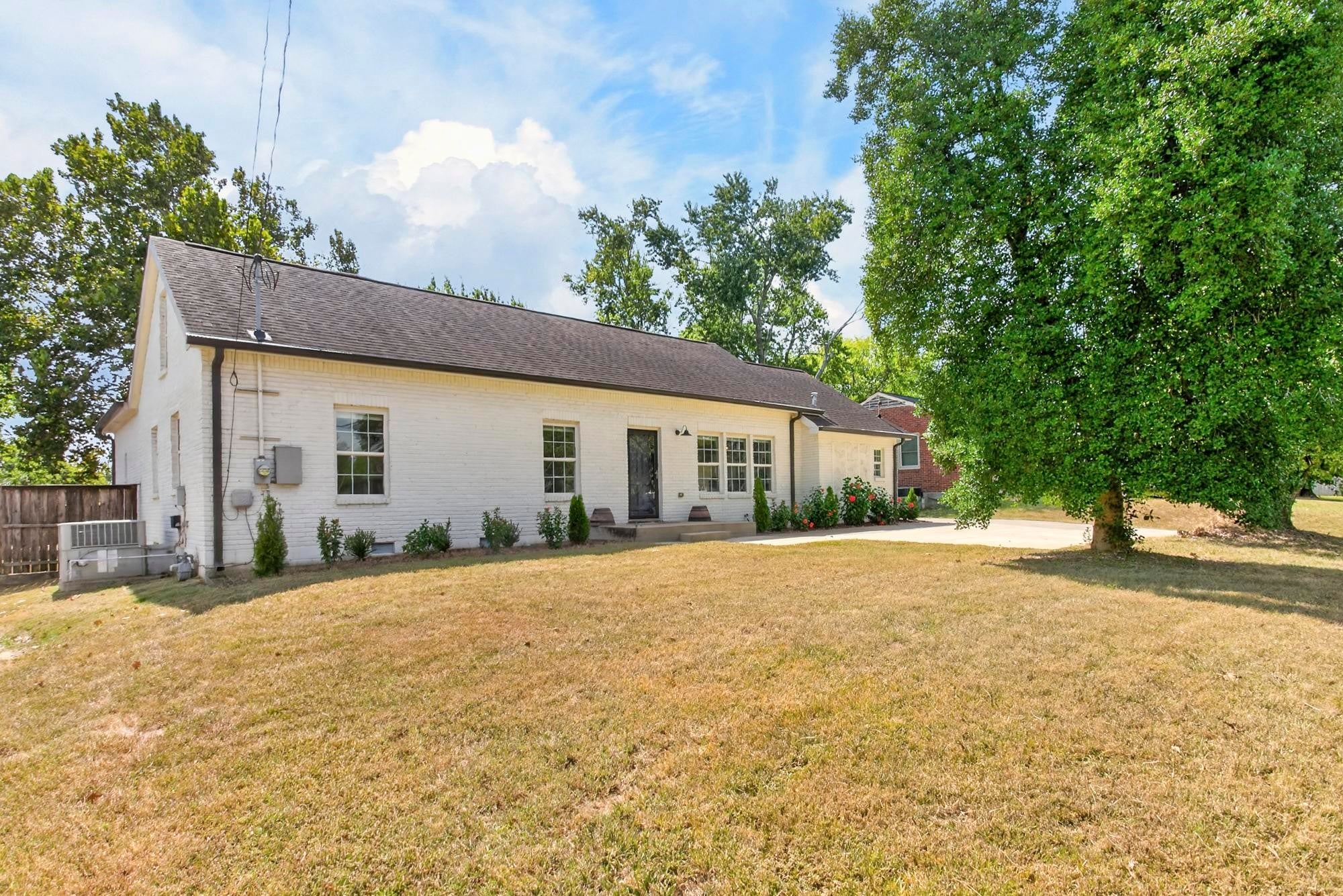 5-bed home for sale in Nashville, TN 37211, 541 Harding Pl 541 Harding Pl, Nashville TN 37211 5-bed home, photo 3 of 50