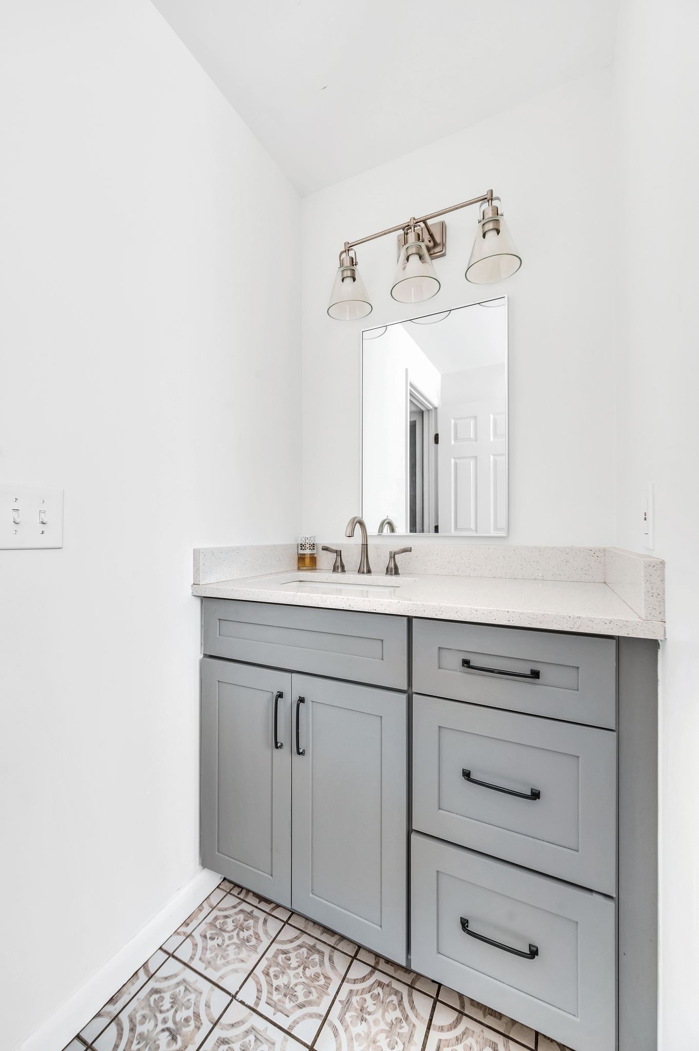 Nashville, Tennessee 37218, United States, 5 Bedrooms Bedrooms, ,2 BathroomsBathrooms,Residential,Active,37747