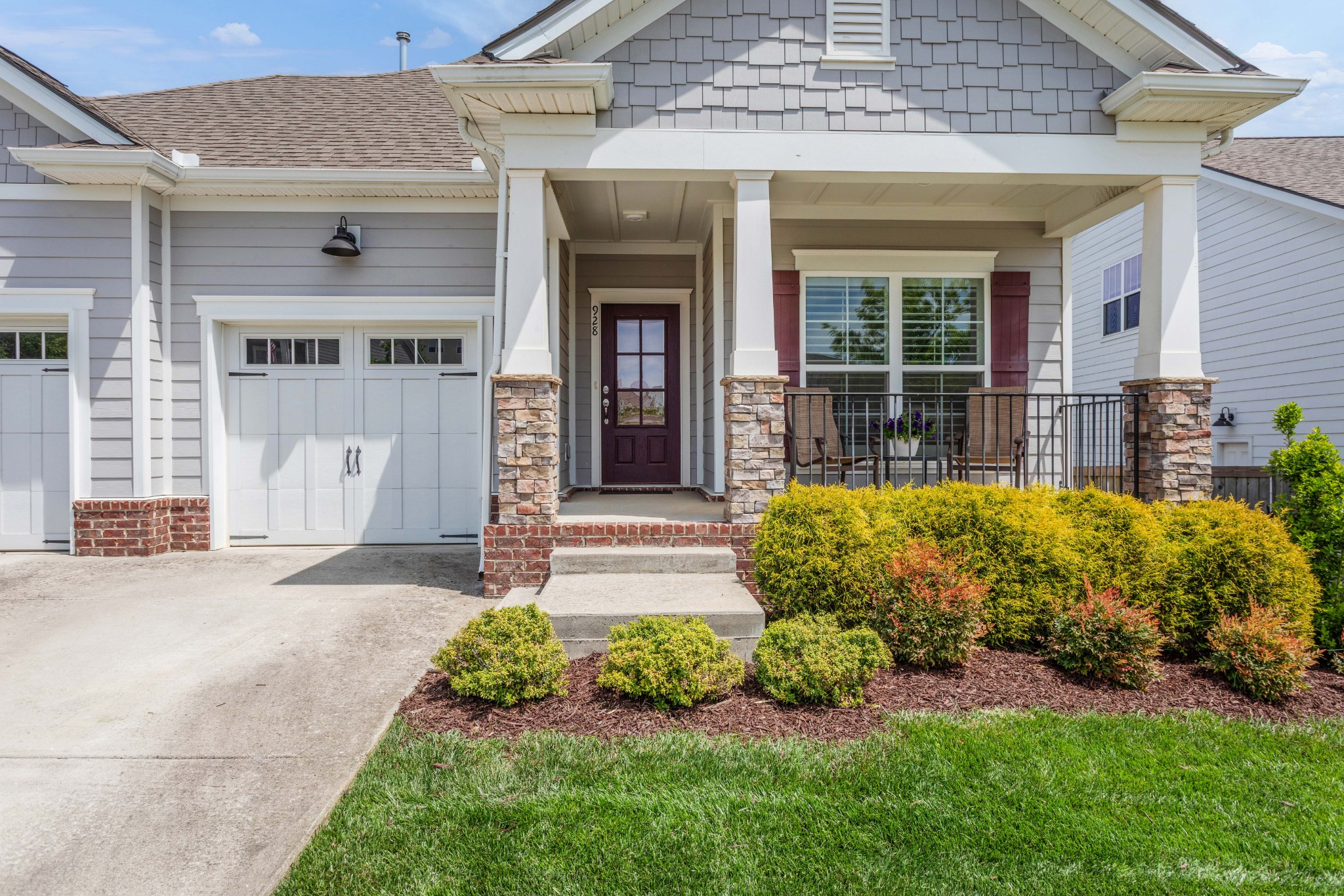 928 Carraway Ln