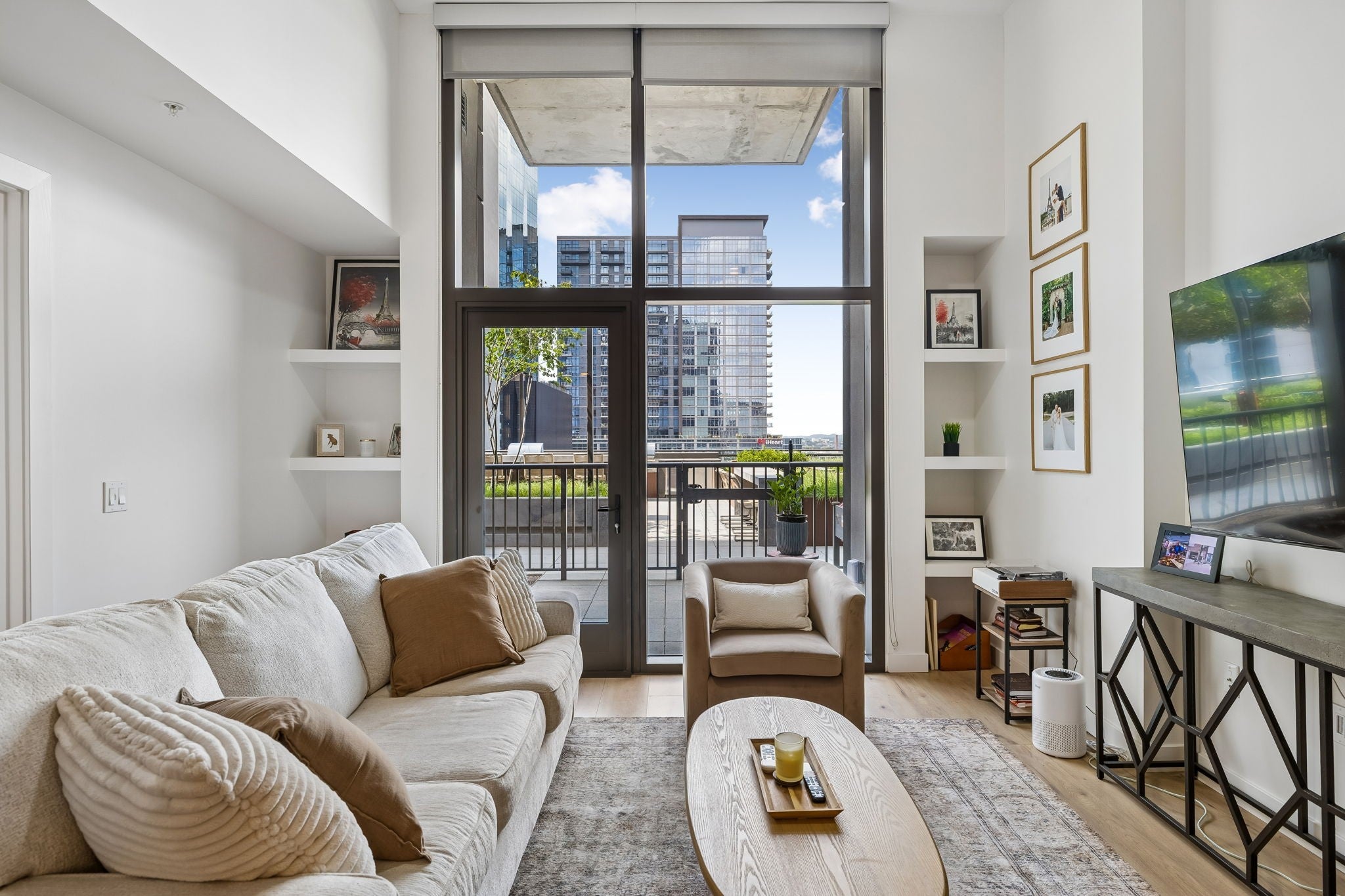 1212 Demonbreun St 607