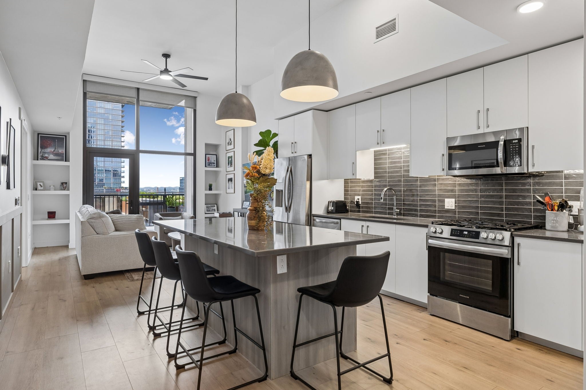 1212 Demonbreun St 607