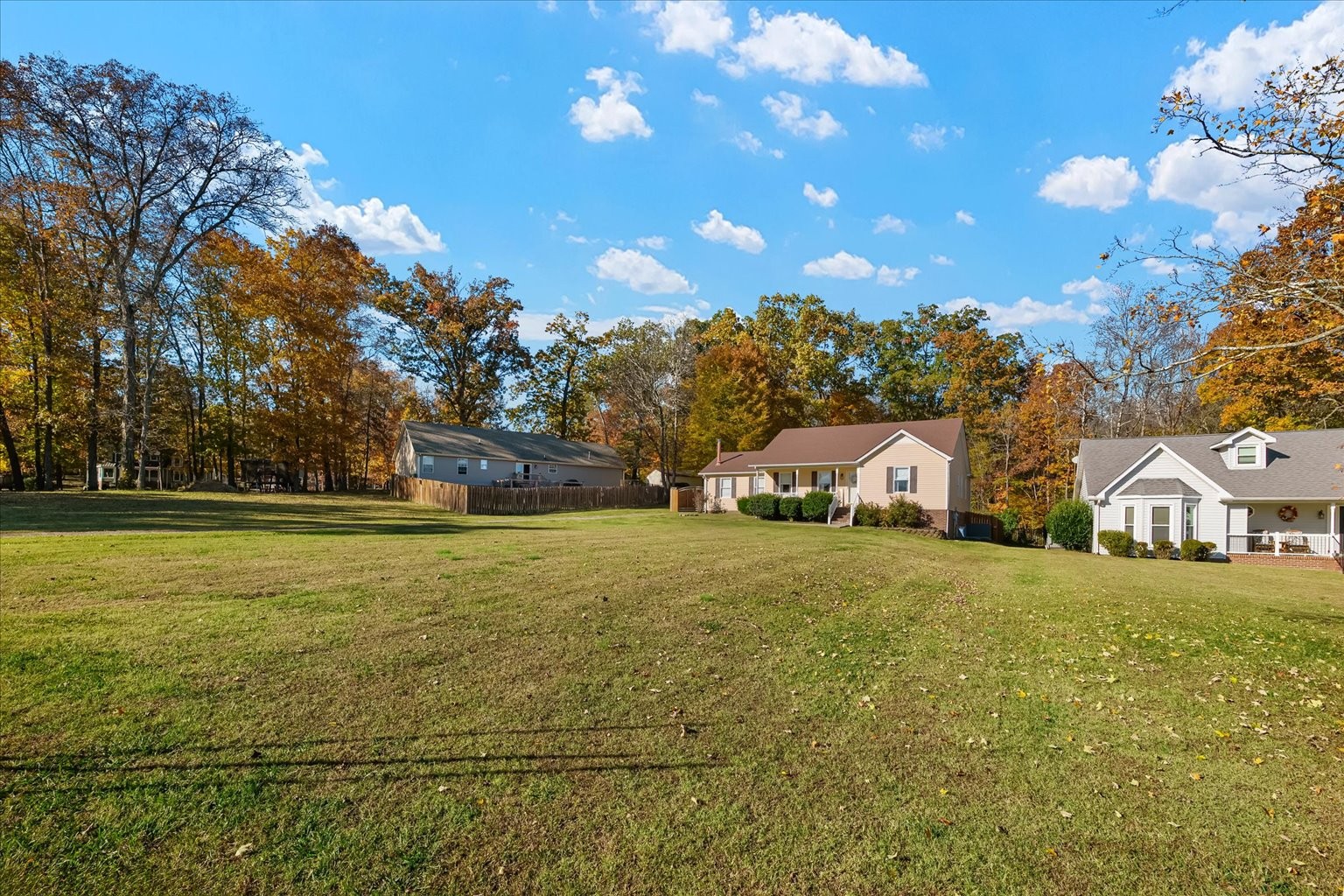 955 Sherwood Oaks Dr