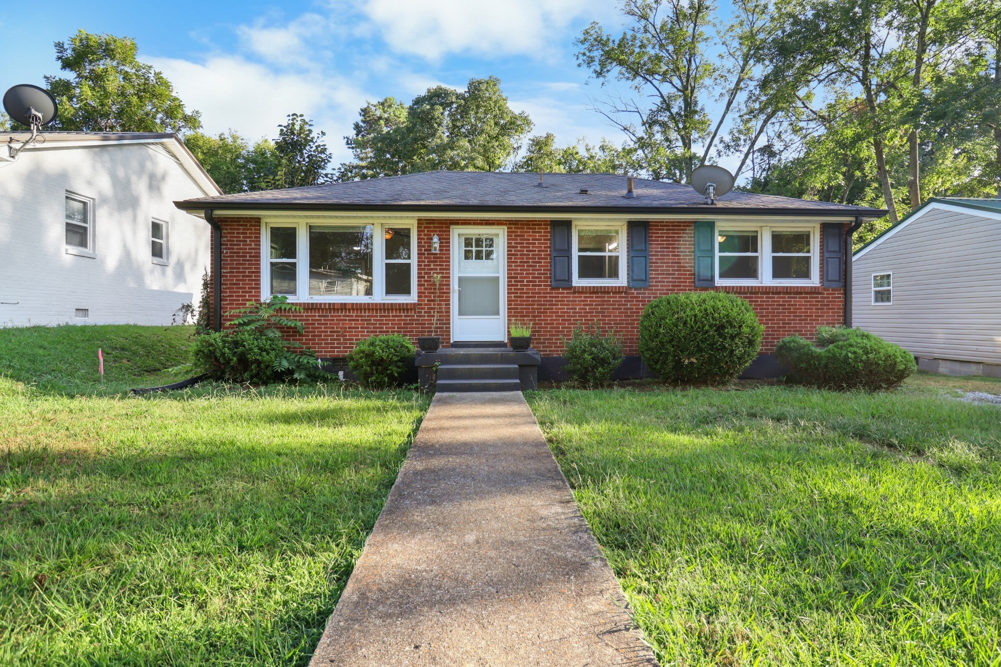 890 19th Ave W