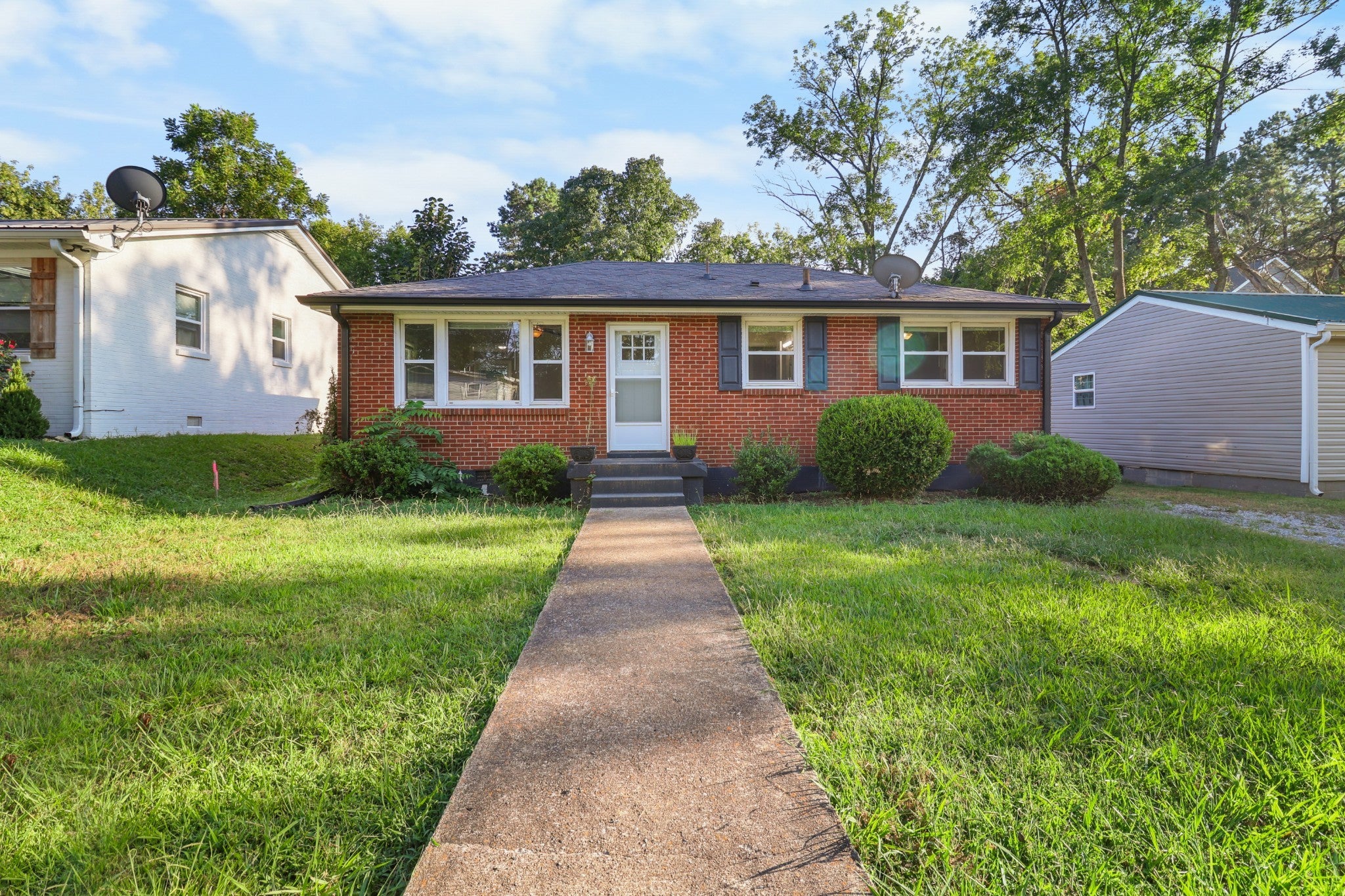 890 19th Ave W