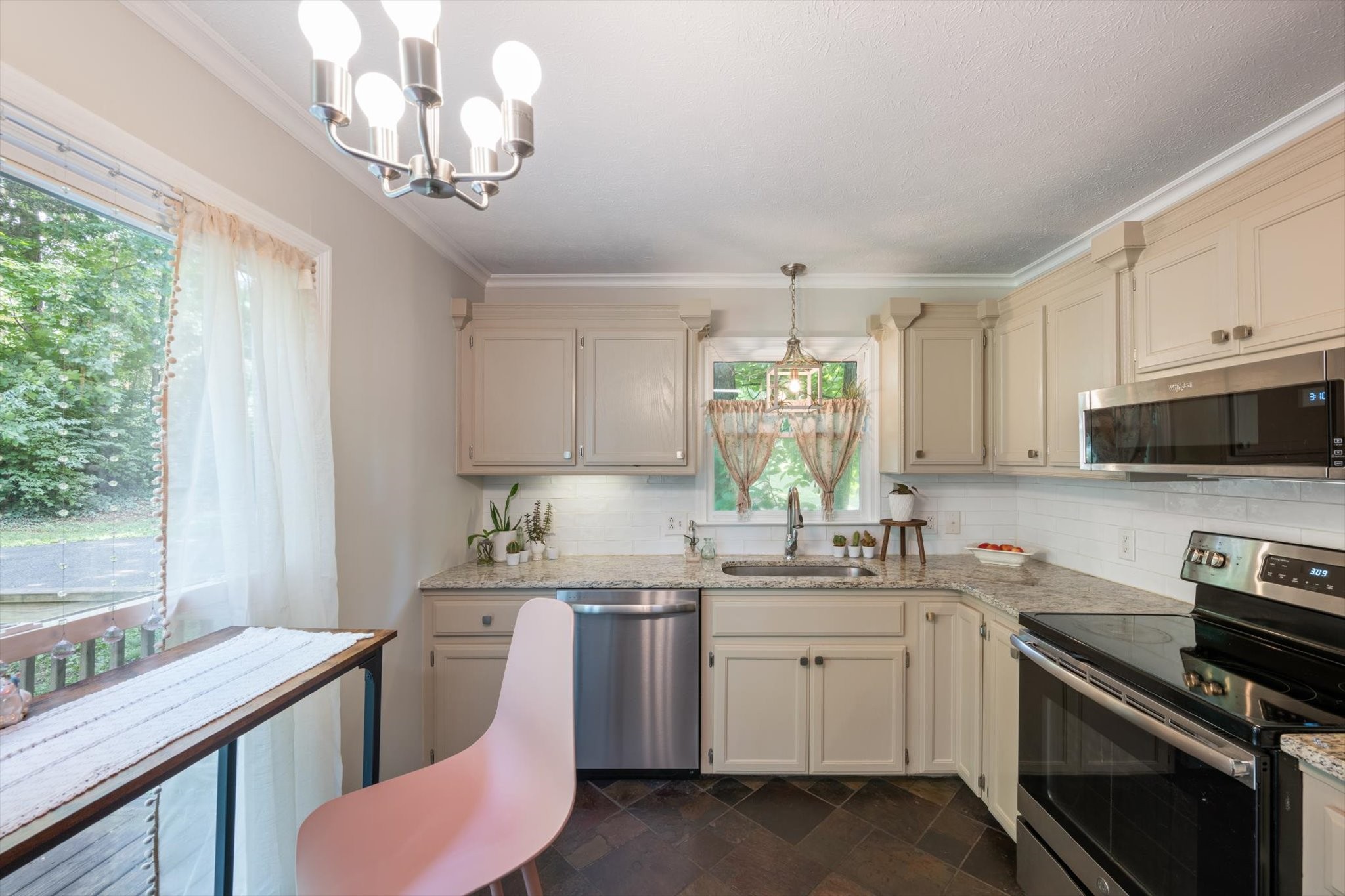 204 Timberlake Dr