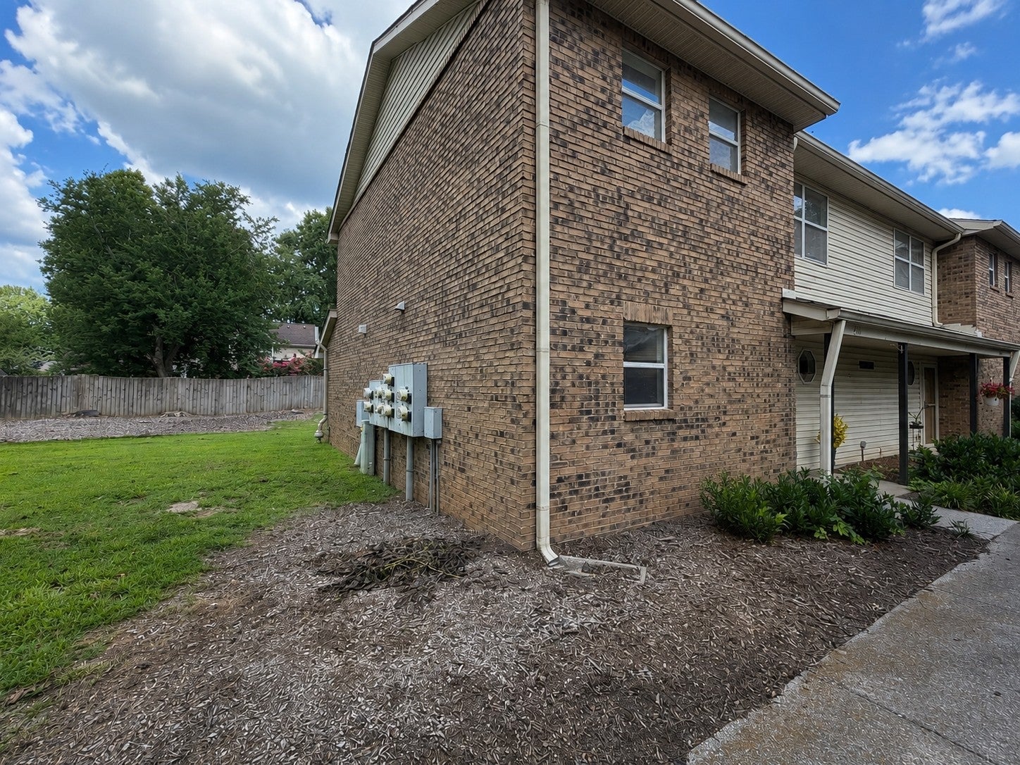 2101 Emery Ln