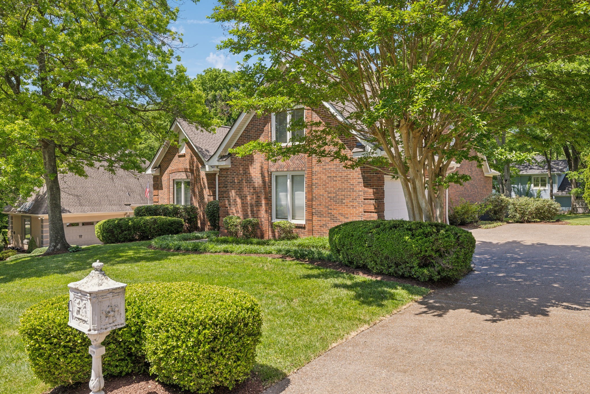 5560 Hearthstone Ln