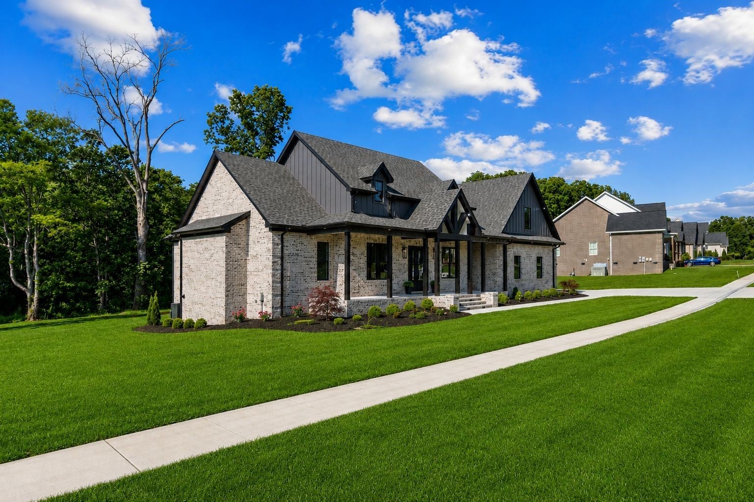 2108 Country Club Dr