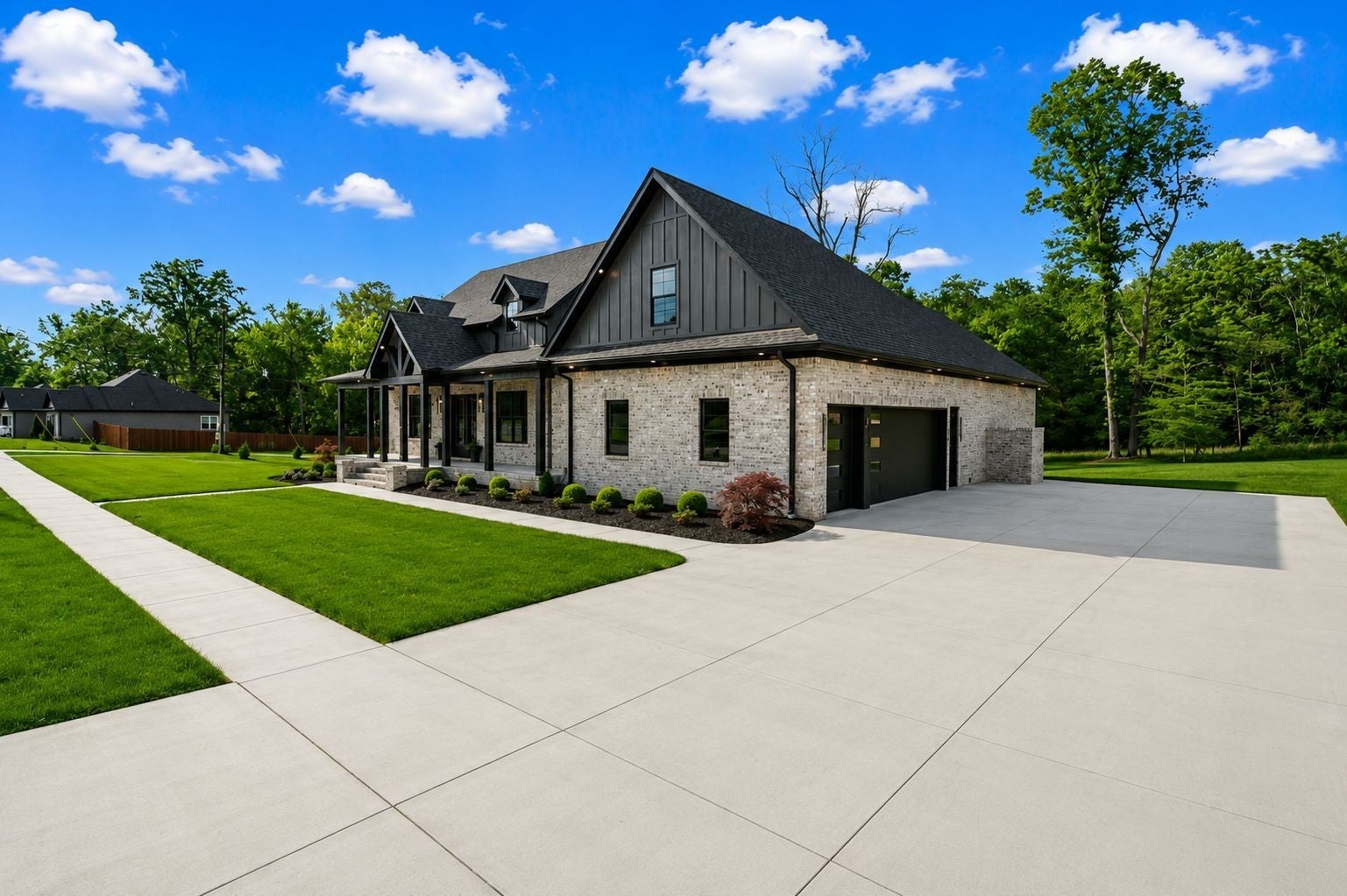 2108 Country Club Dr