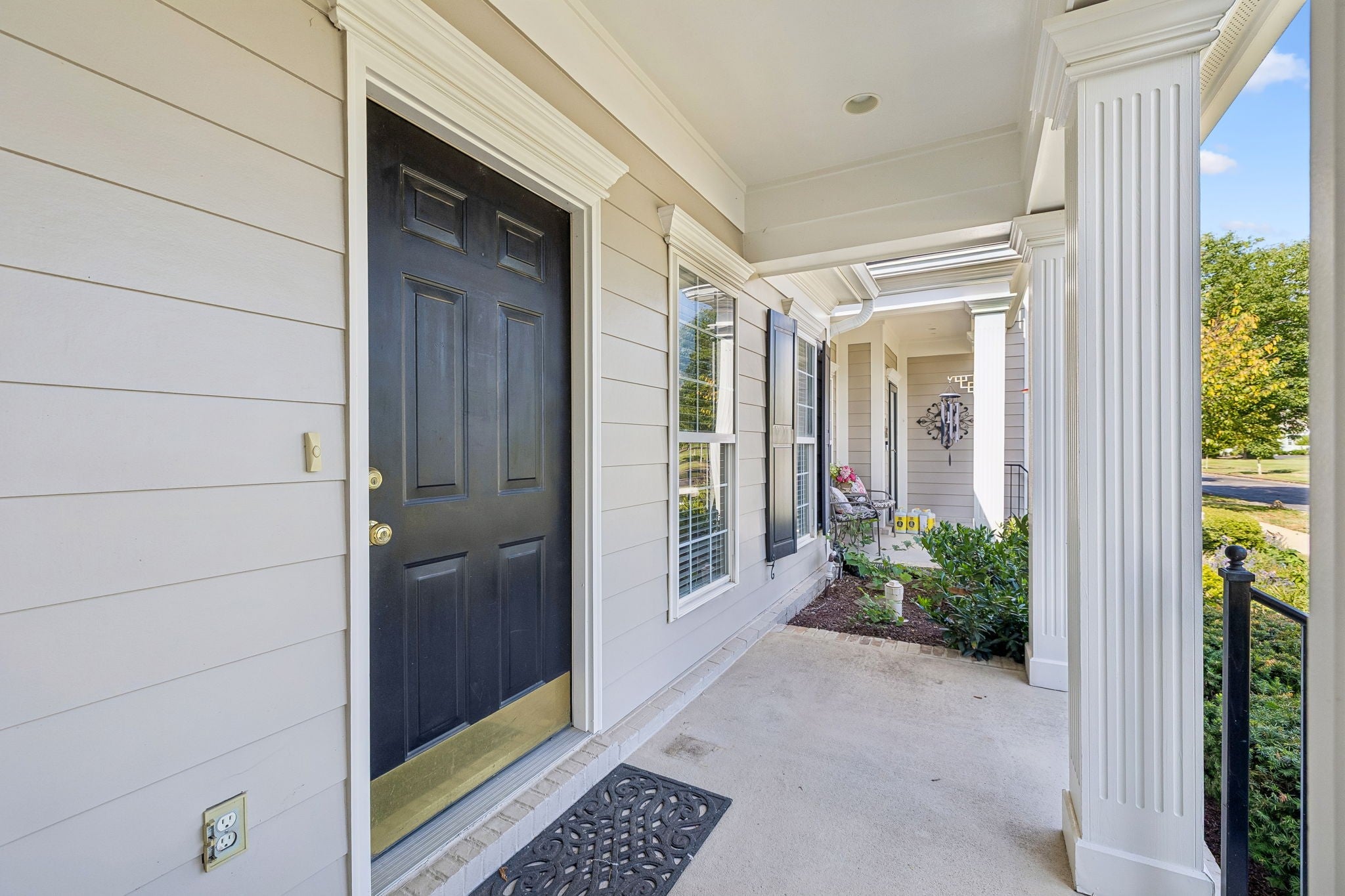1525 Stratford Hall Cir