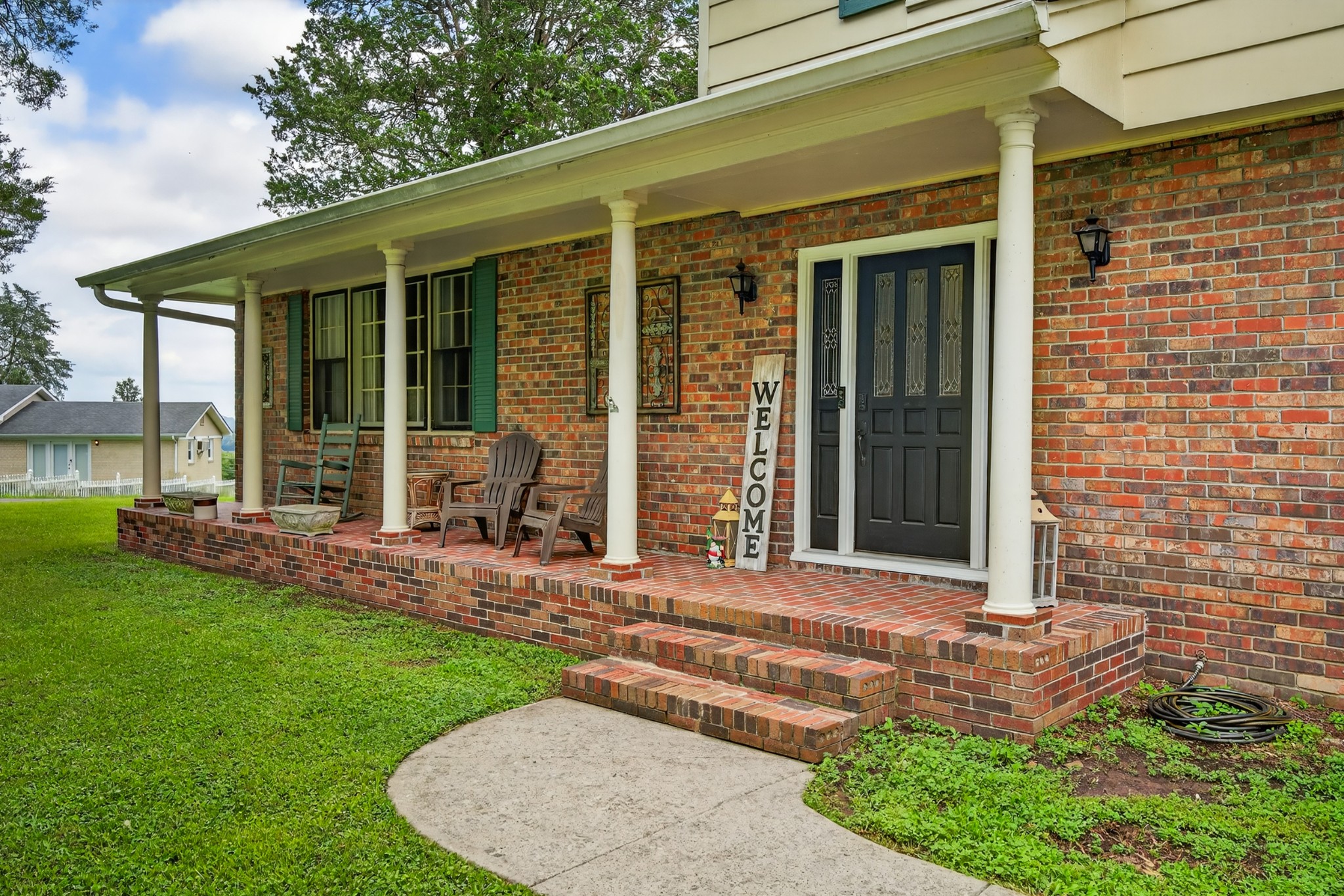 1802 Dunroamin Ln