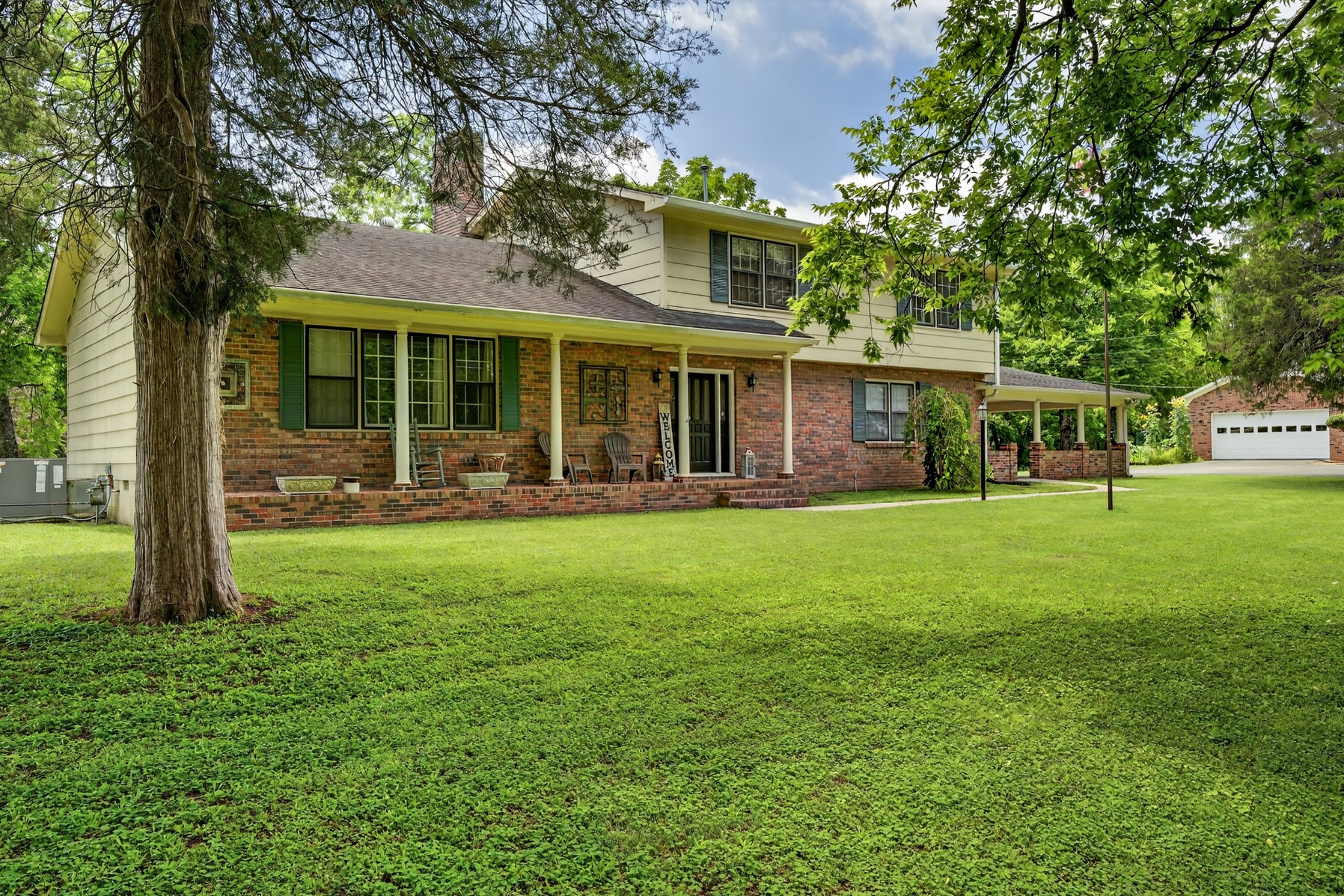 1802 Dunroamin Ln