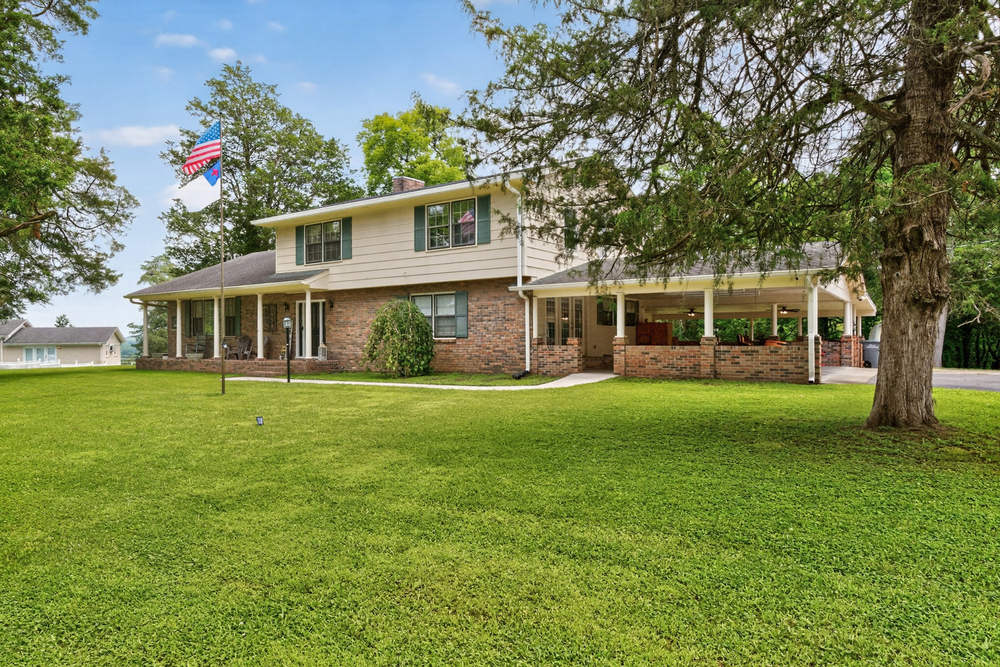 1802 Dunroamin Ln