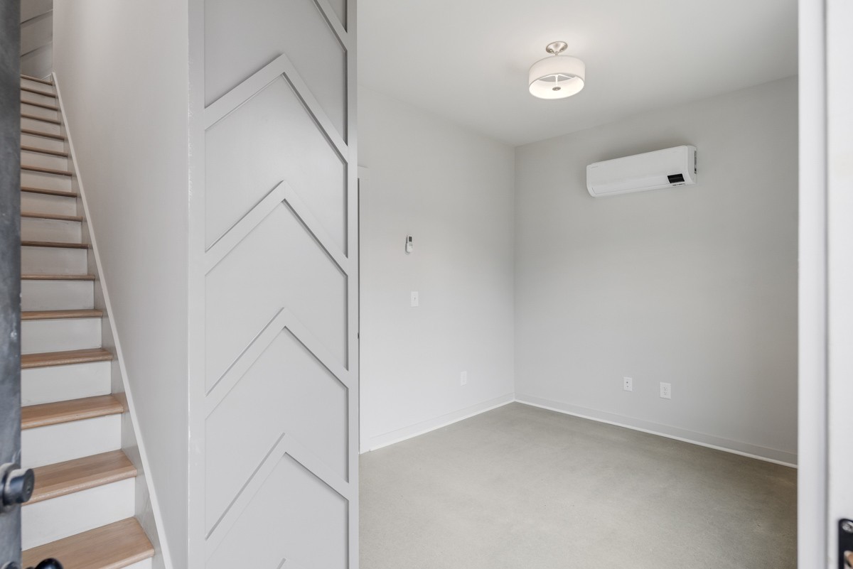 329 E Village Ln