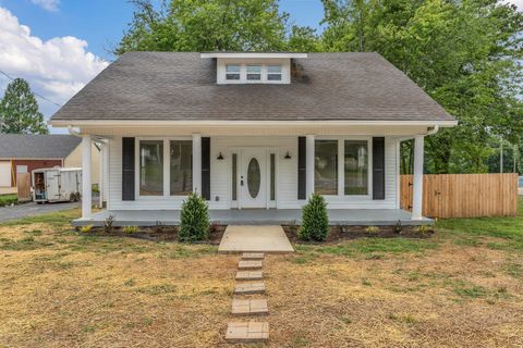 601 S Russell St Portland TN 37148