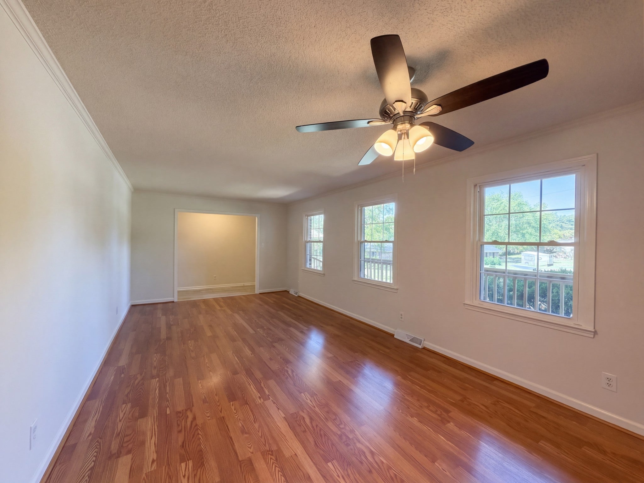 1005 Roseview Dr
