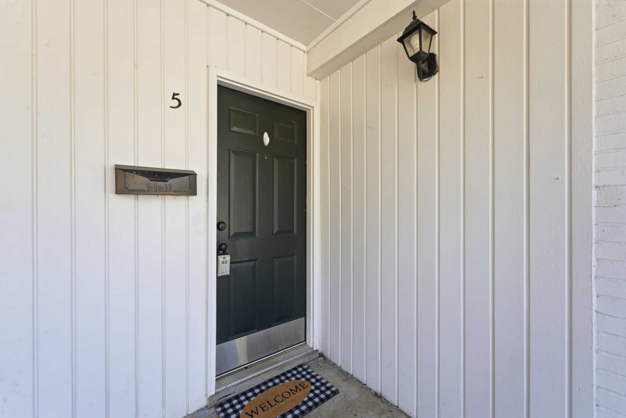 802 E Main St 5