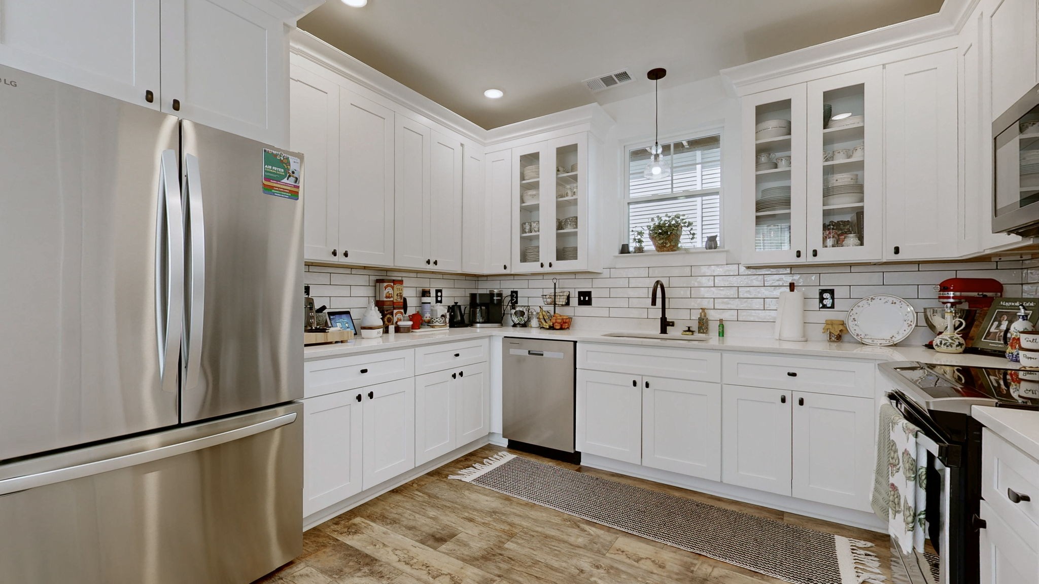 403 E Rickert Ave