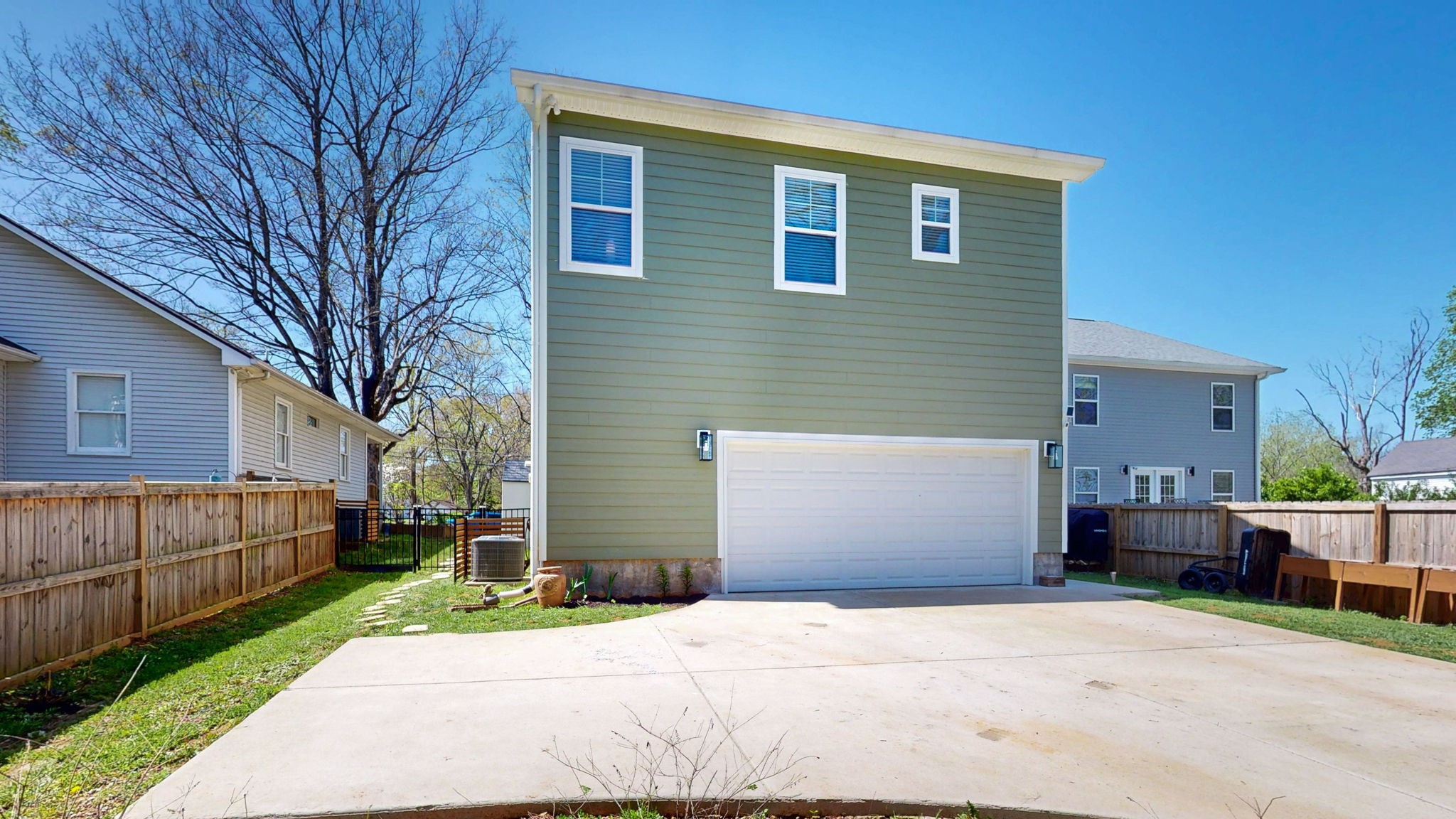 403 E Rickert Ave