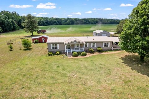 6439 Cedar Grove Rd Big Sandy TN 38221