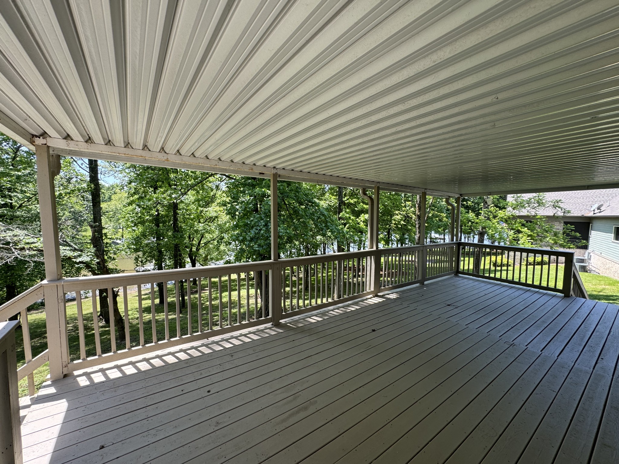 678 Laura Ln